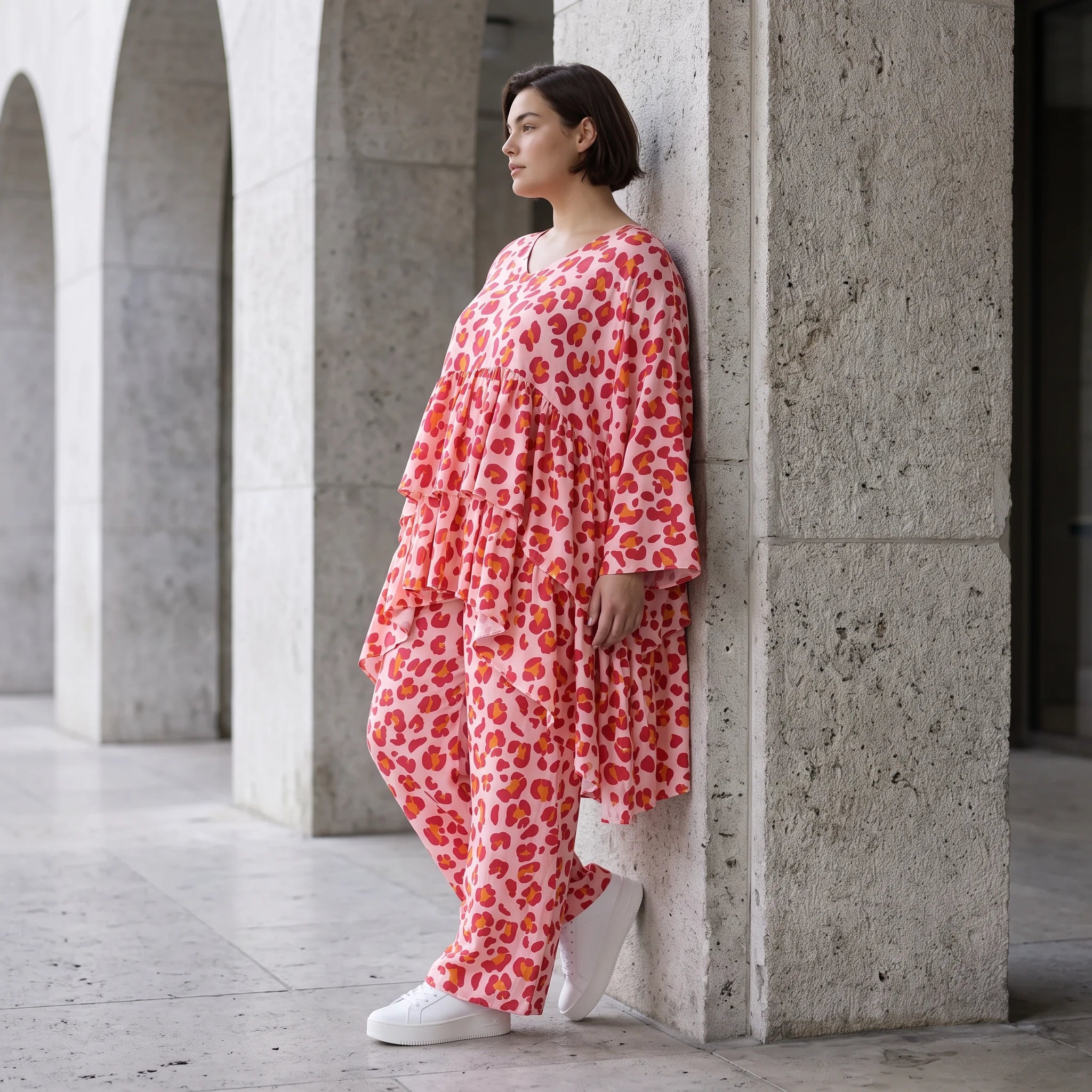 Damen Shirt Avantgarde Baumwolle Rose/Rot, kastiger Schnitt, Kurzarm, V-Ausschnitt, Oversize große Größen – AKH Fashion