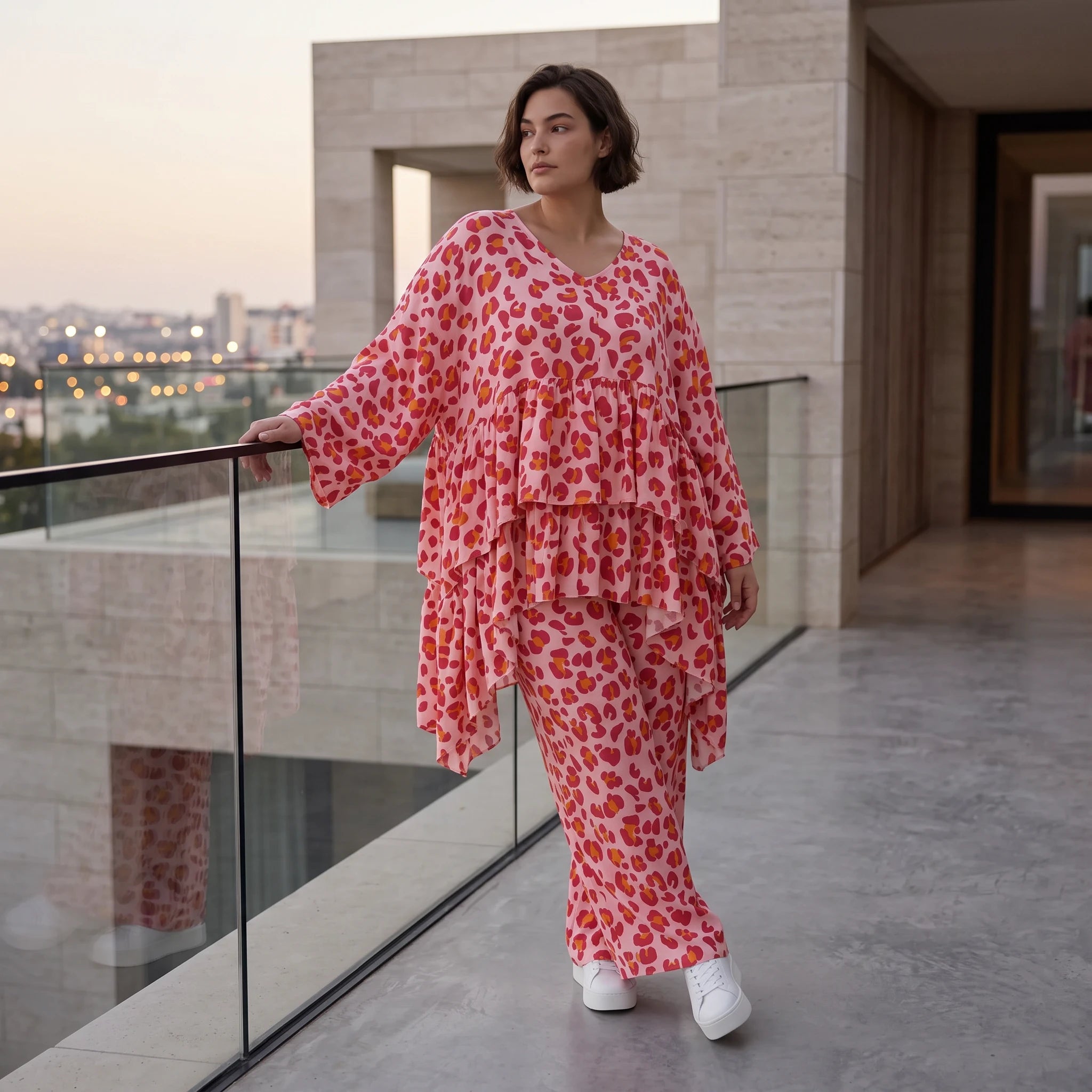Damen Shirt Avantgarde Baumwolle Rose/Rot, kastiger Schnitt, Kurzarm, V-Ausschnitt, Oversize große Größen – AKH Fashion