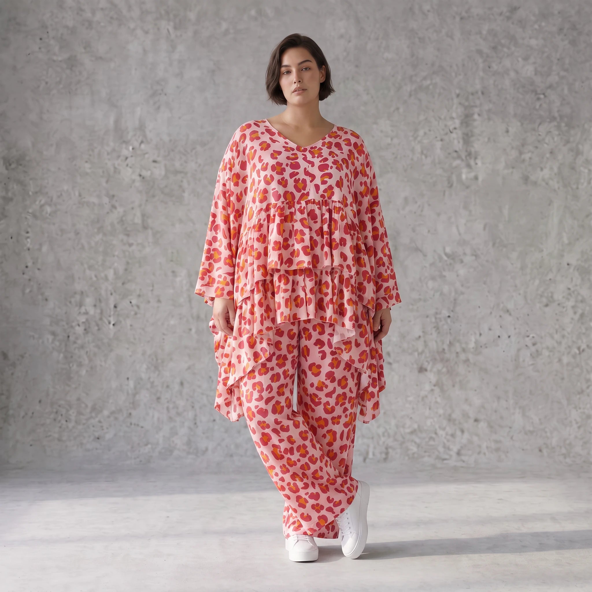 Rosérotes Baumwollmousselin Kurzarmshirt im Oversizeschnitt mit femininem V-Ausschnitt