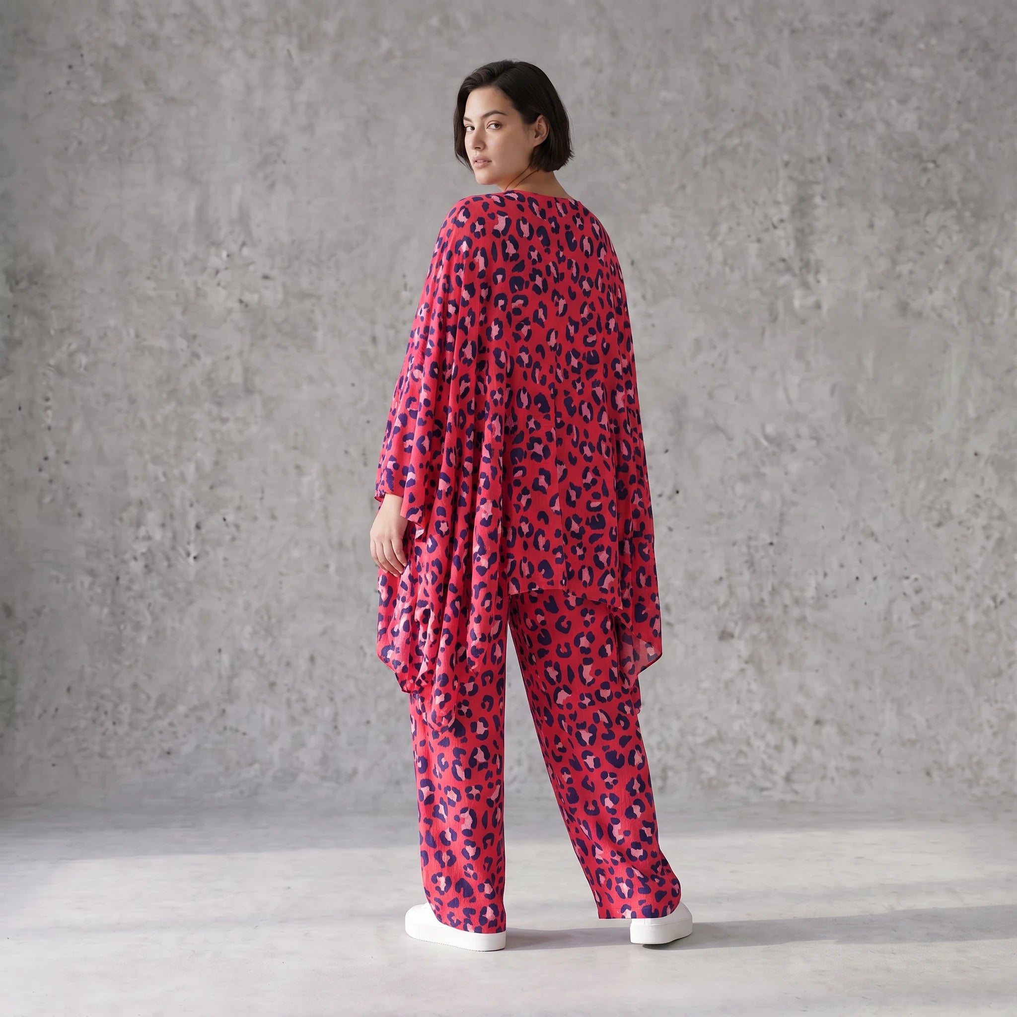 Damen Shirt Avantgarde Baumwolle Fuchsia/Marine, kastiger Schnitt, Kurzarm, V-Ausschnitt, Oversize große Größen – AKH Fashion
