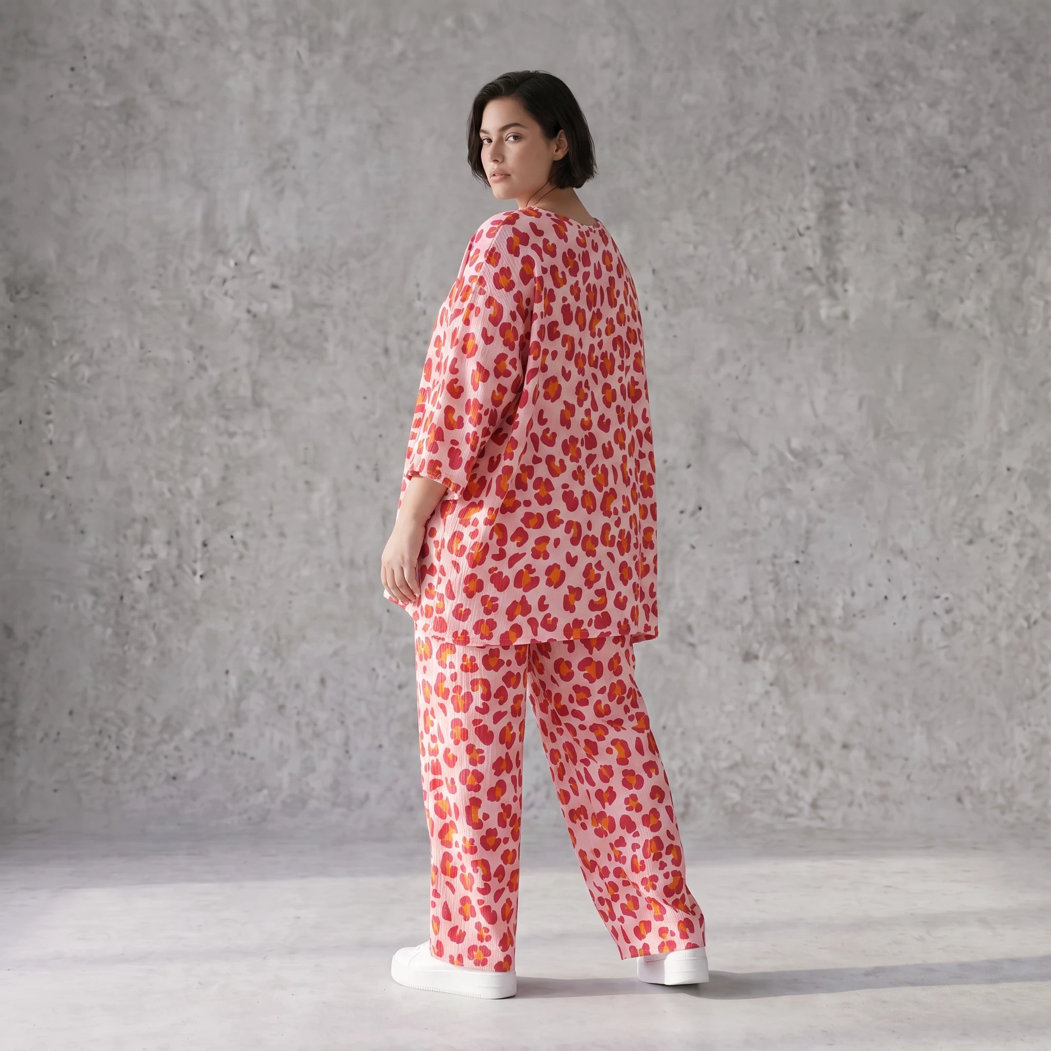 Damen Hose Avantgarde Baumwolle Rose/Rot, gerader Schnitt, Elastikbund, Oversize große Größen – AKH Fashion
