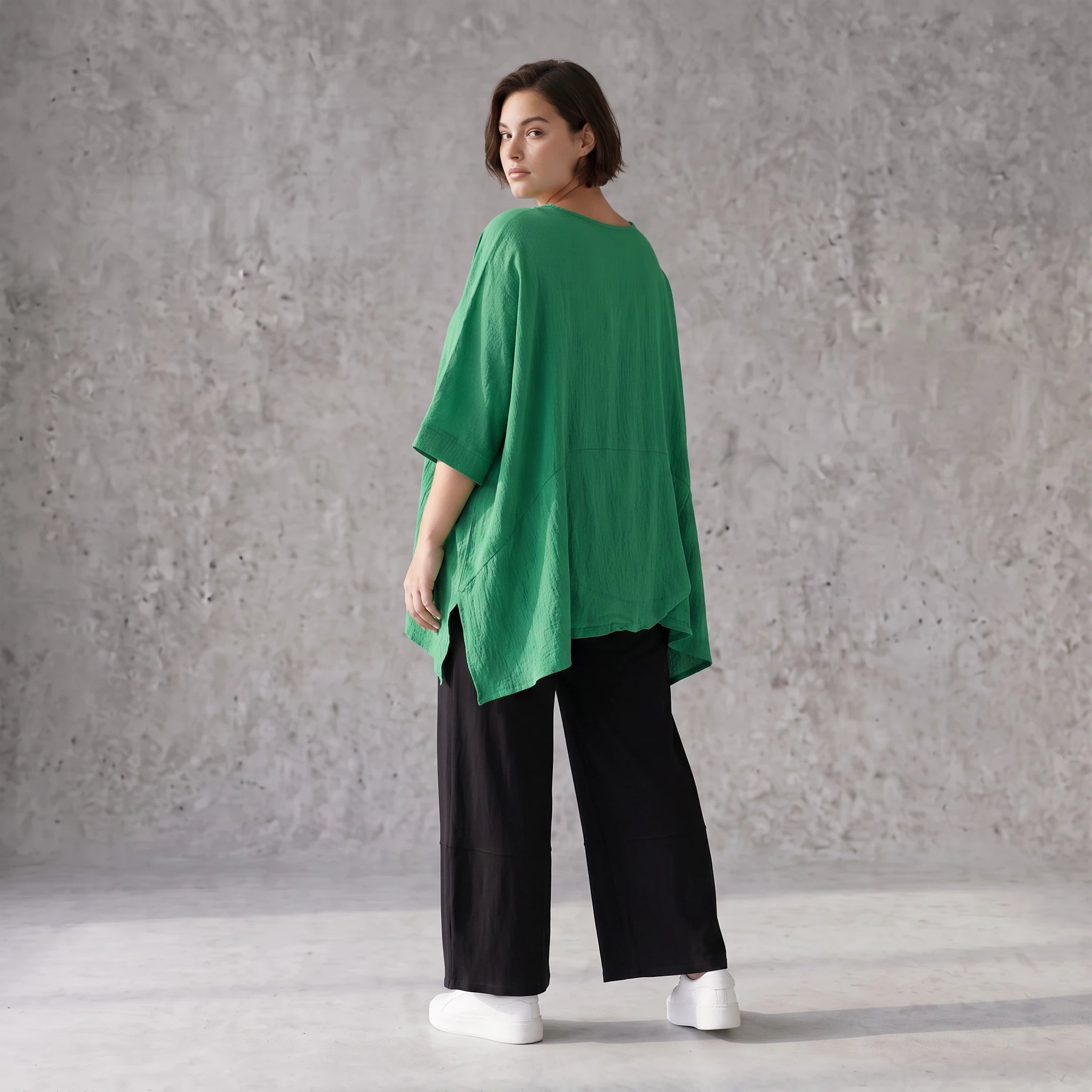 Damen Shirt Avantgarde Viskose Grün, kastiger Schnitt, Kurzarm, Oversize große Größen – AKH Fashion