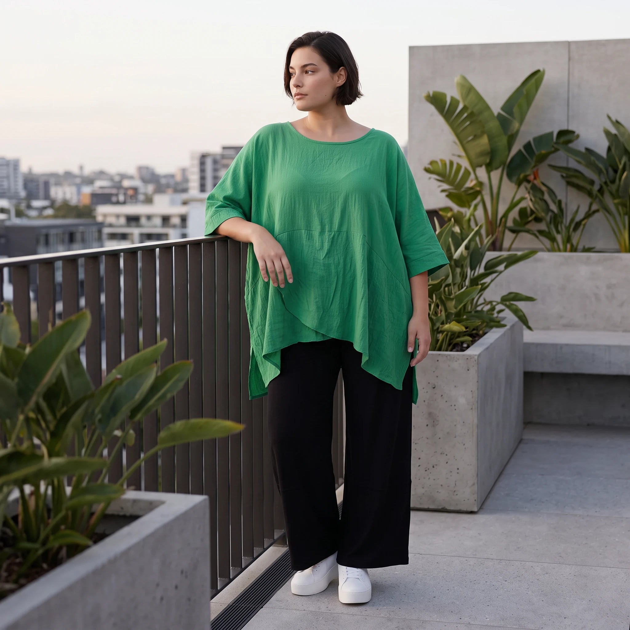 Damen Shirt Avantgarde Viskose Grün, kastiger Schnitt, Kurzarm, Oversize große Größen – AKH Fashion