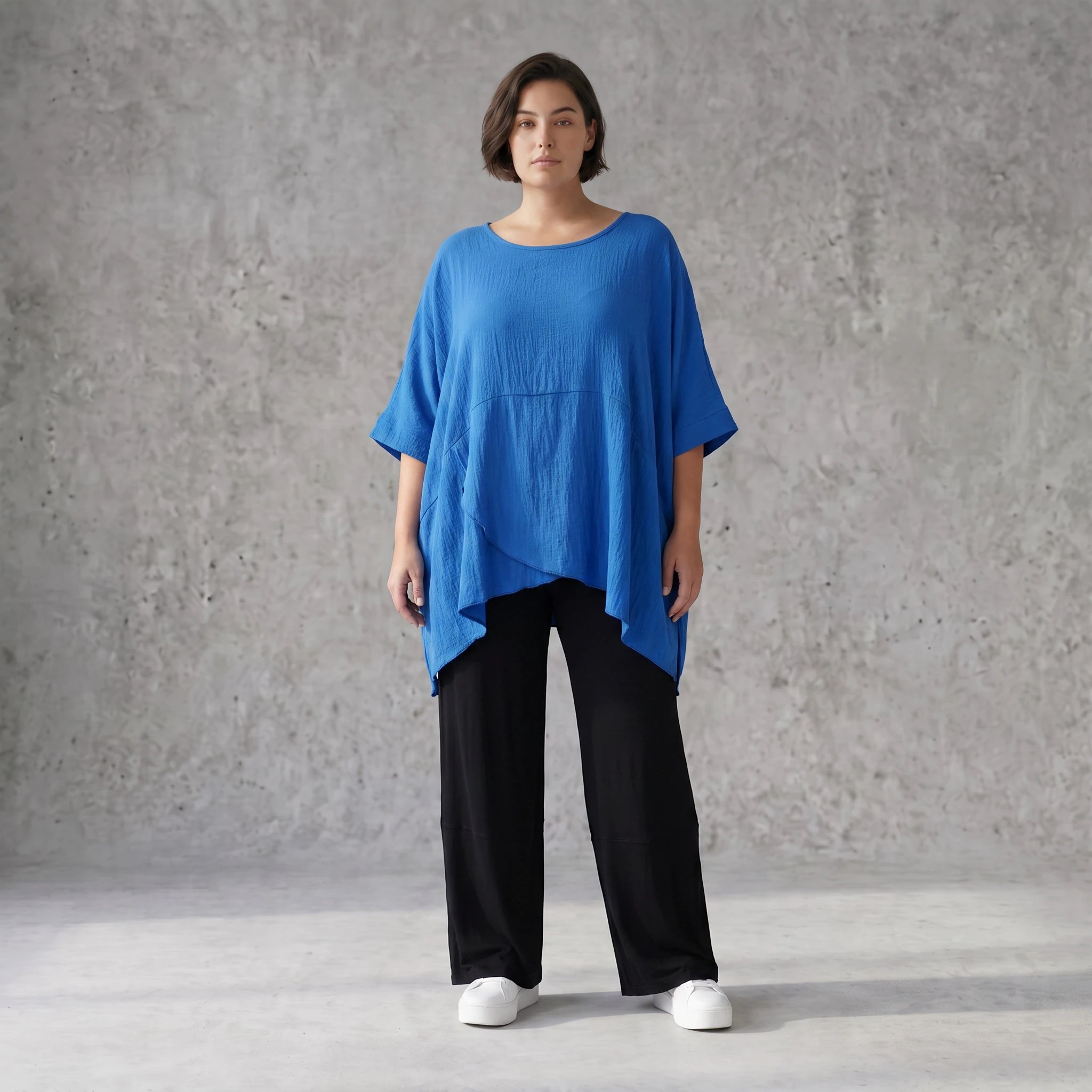 Damen Shirt Avantgarde Viskose Royalblau, kastiger Schnitt, Kurzarm, Oversize große Größen – AKH Fashion