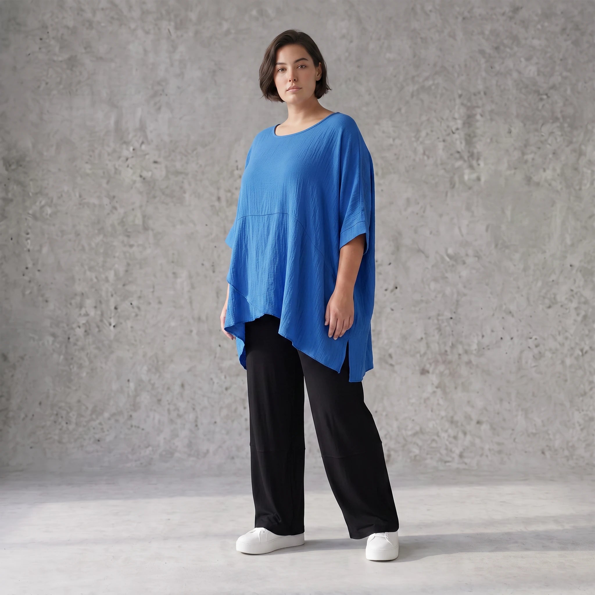 Damen Shirt Avantgarde Viskose Royalblau, kastiger Schnitt, Kurzarm, Oversize große Größen – AKH Fashion