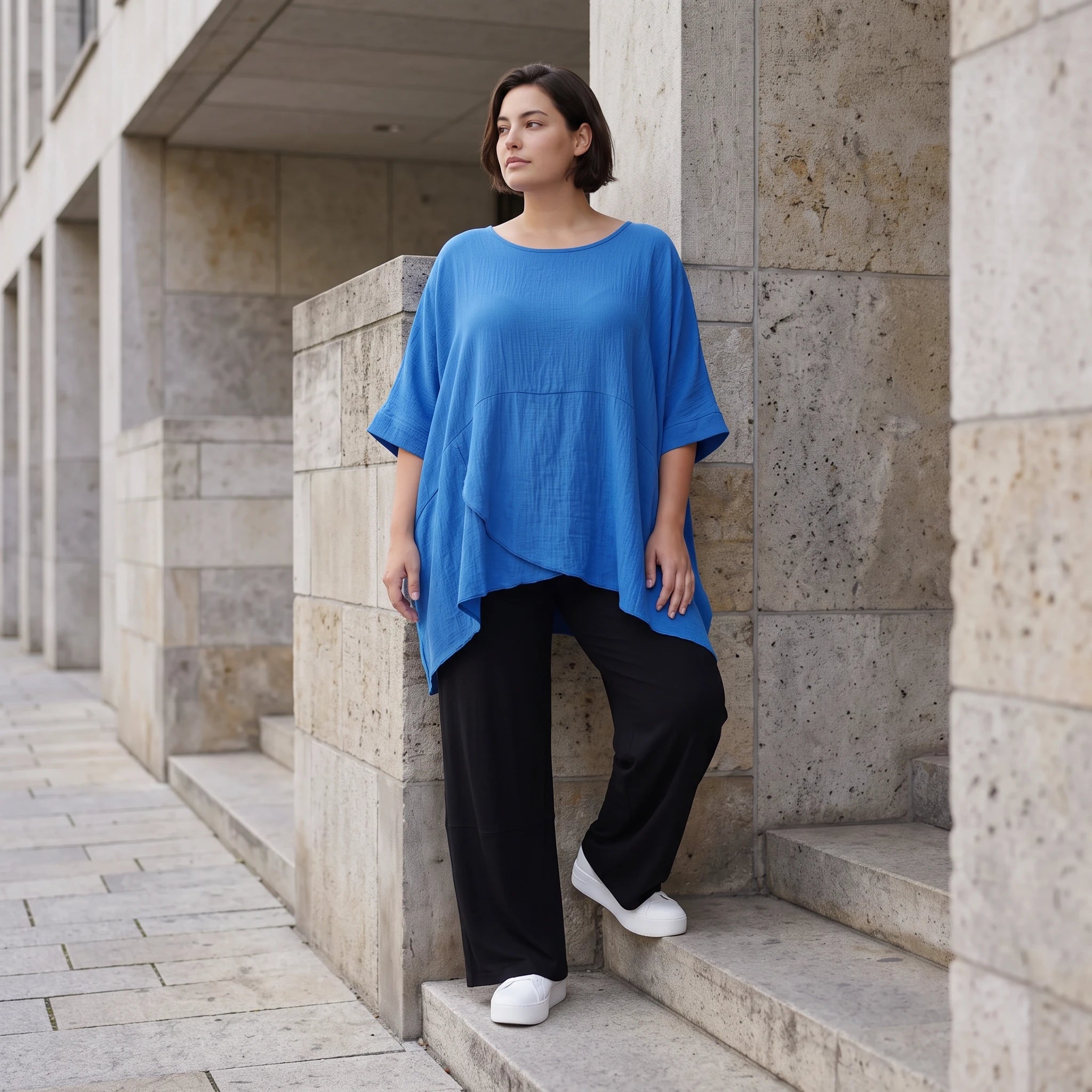 Damen Shirt Avantgarde Viskose Royalblau, kastiger Schnitt, Kurzarm, Oversize große Größen – AKH Fashion