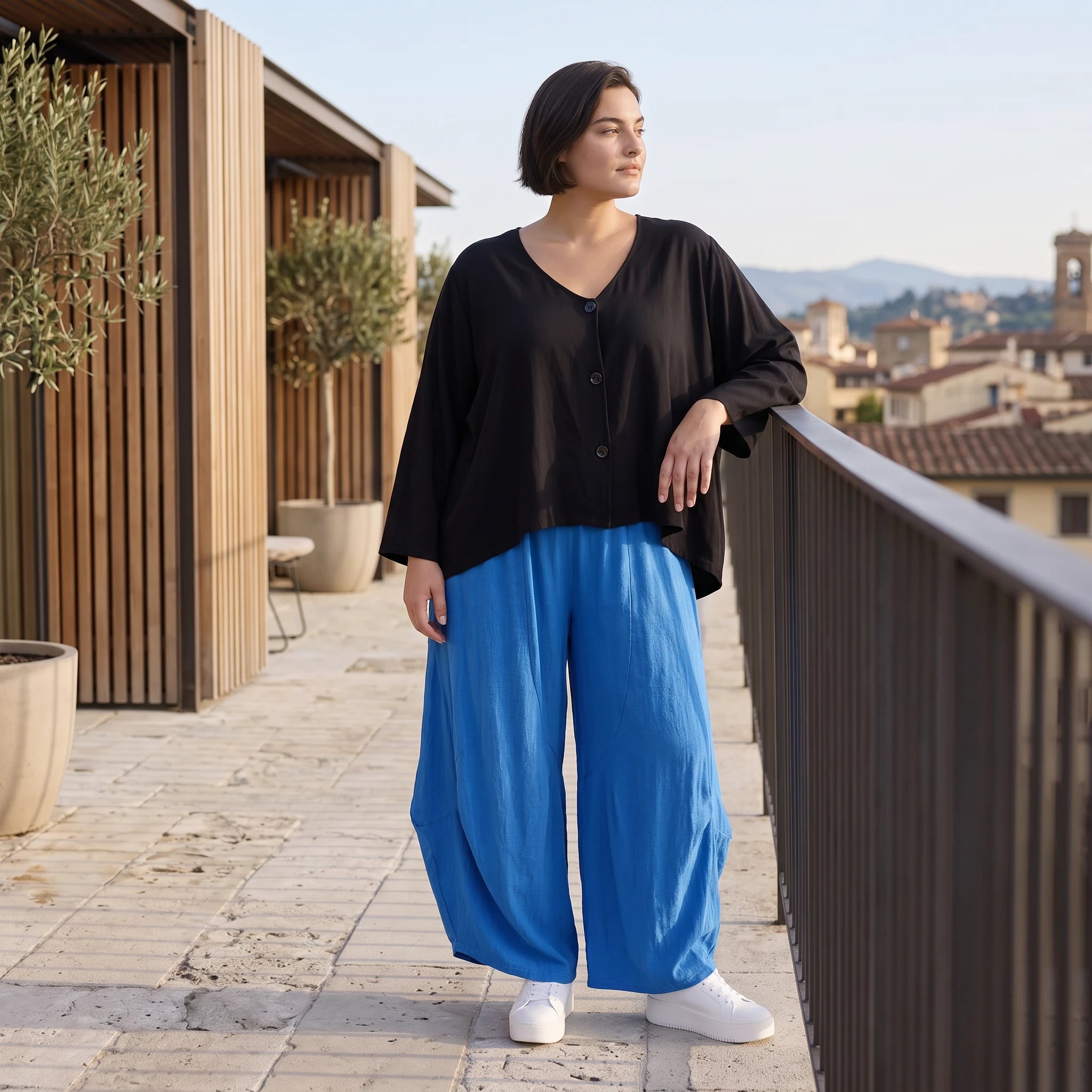 Damen Hose Avantgarde Viskose Royalblau, Ballonschnitt, Flügeltaschen, Oversize große Größen – AKH Fashion