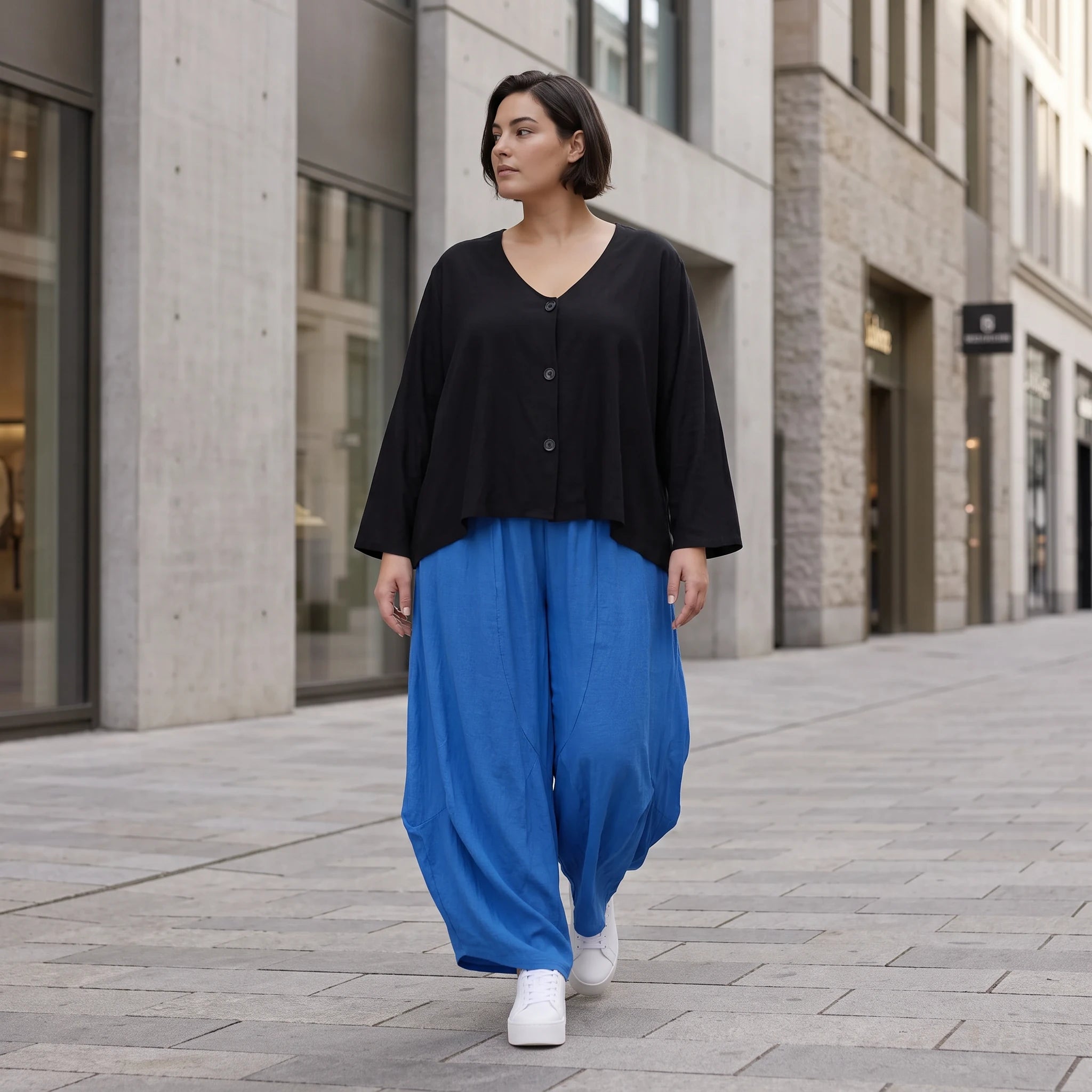 Damen Hose Avantgarde Viskose Royalblau, Ballonschnitt, Flügeltaschen, Oversize große Größen – AKH Fashion