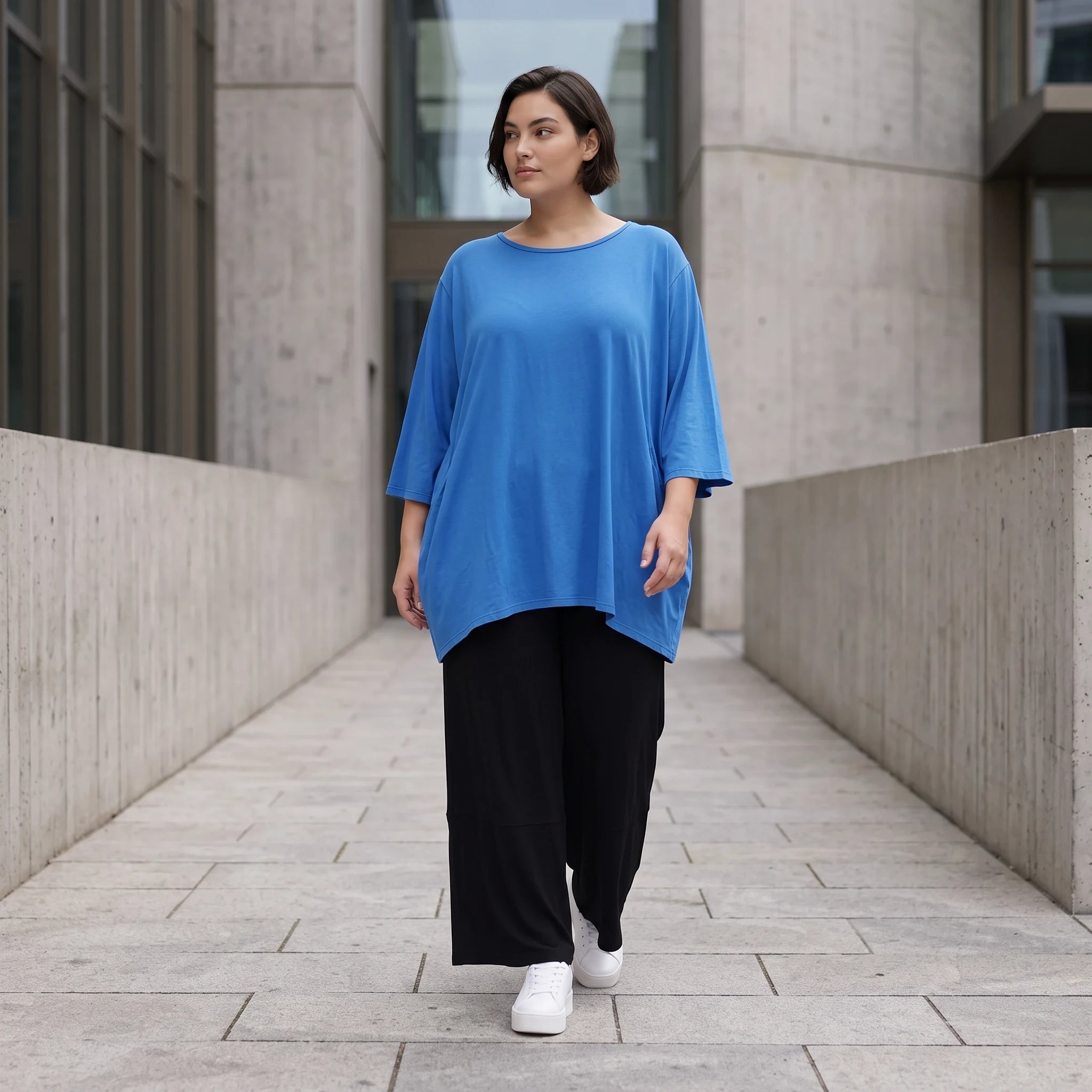 Damen Shirt Avantgarde Viskose Royalblau, A-Linie, 3/4-Arm, Seitentaschen, Oversize große Größen – AKH Fashion
