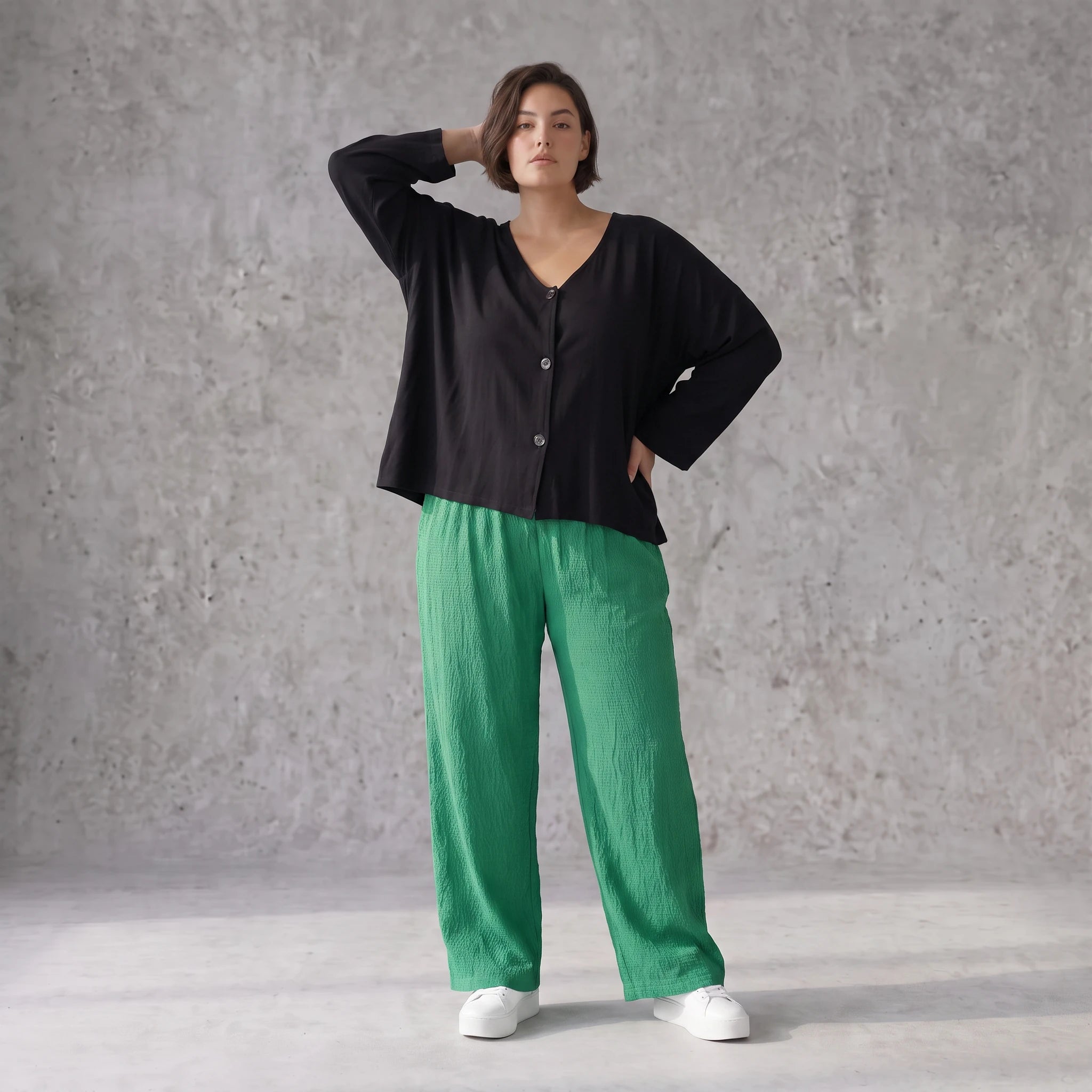 Damen Hose Avantgarde Viskose Grün, gerader Schnitt, Flügeltaschen, Oversize große Größen – AKH Fashion