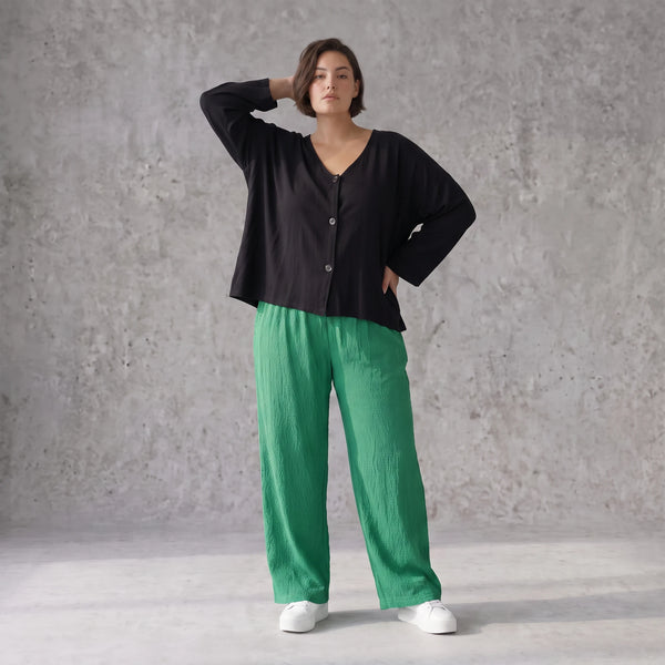 Damen Hose Avantgarde Viskose Grün, gerader Schnitt, Flügeltaschen, Oversize große Größen – AKH Fashion