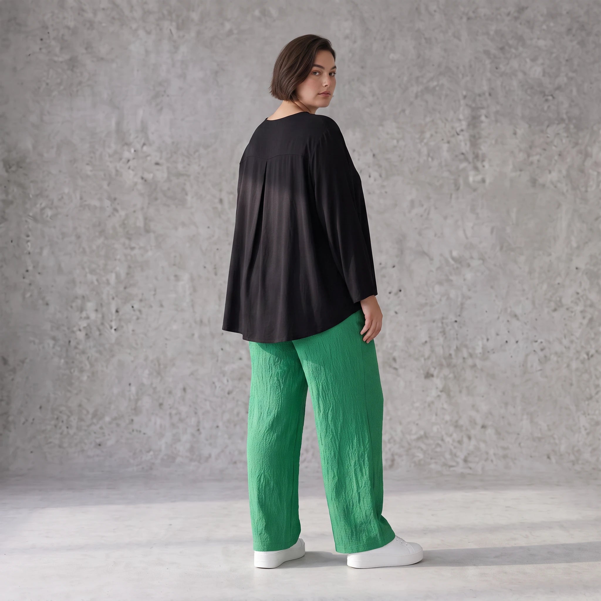 Damen Hose Avantgarde Viskose Grün, gerader Schnitt, Flügeltaschen, Oversize große Größen – AKH Fashion