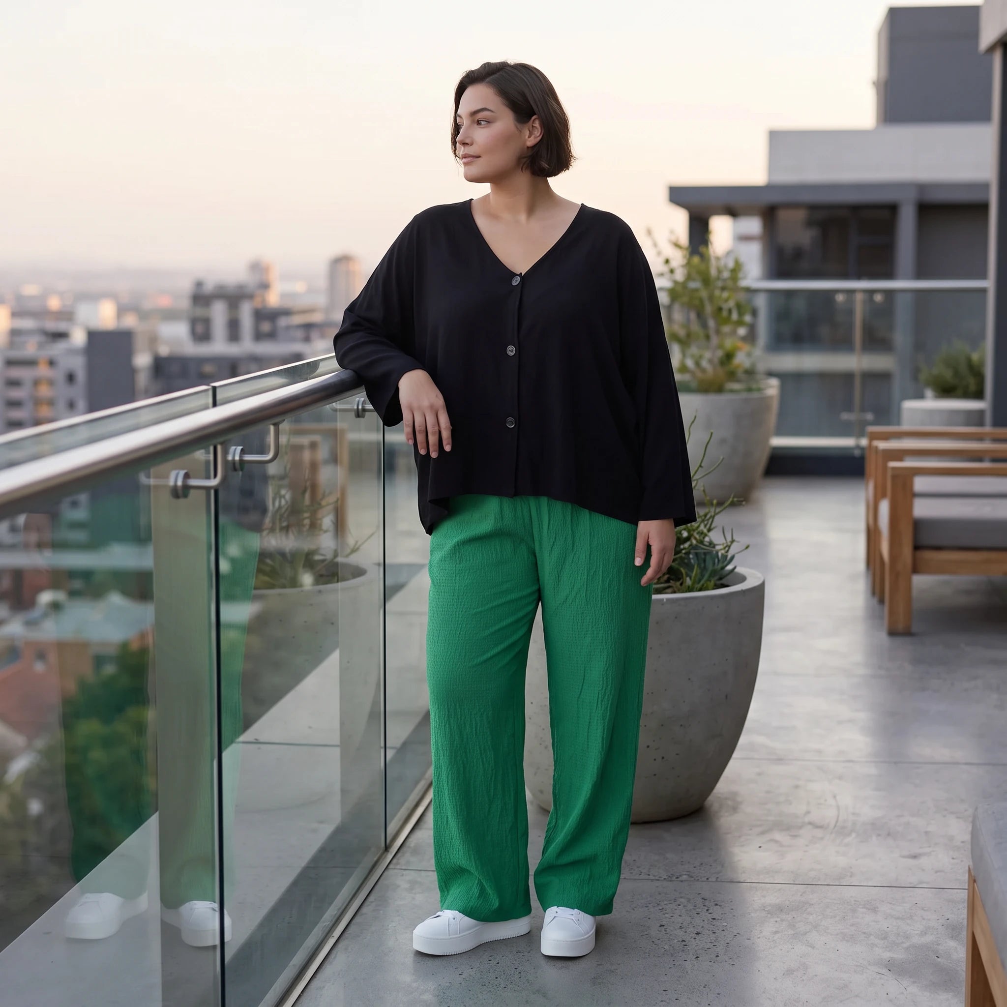 Damen Hose Avantgarde Viskose Grün, gerader Schnitt, Flügeltaschen, Oversize große Größen – AKH Fashion