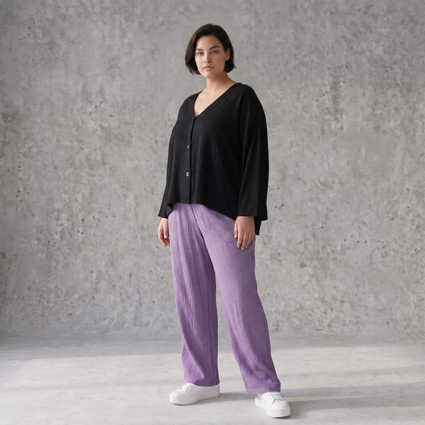 Damen Hose Avantgarde Viskose Lila, gerader Schnitt, Flügeltaschen, Oversize große Größen – AKH Fashion