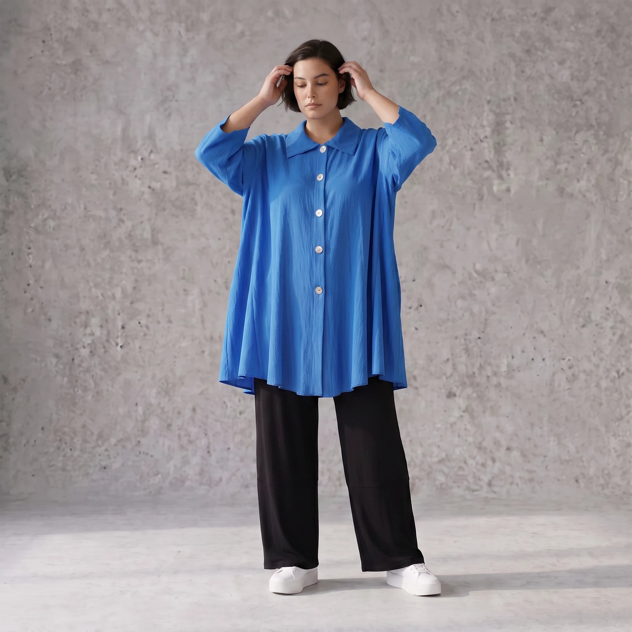 Damen Bluse Avantgarde Viskose Royalblau, 3/4-Arm, Knopfleiste, Oversize große Größen – AKH Fashion
