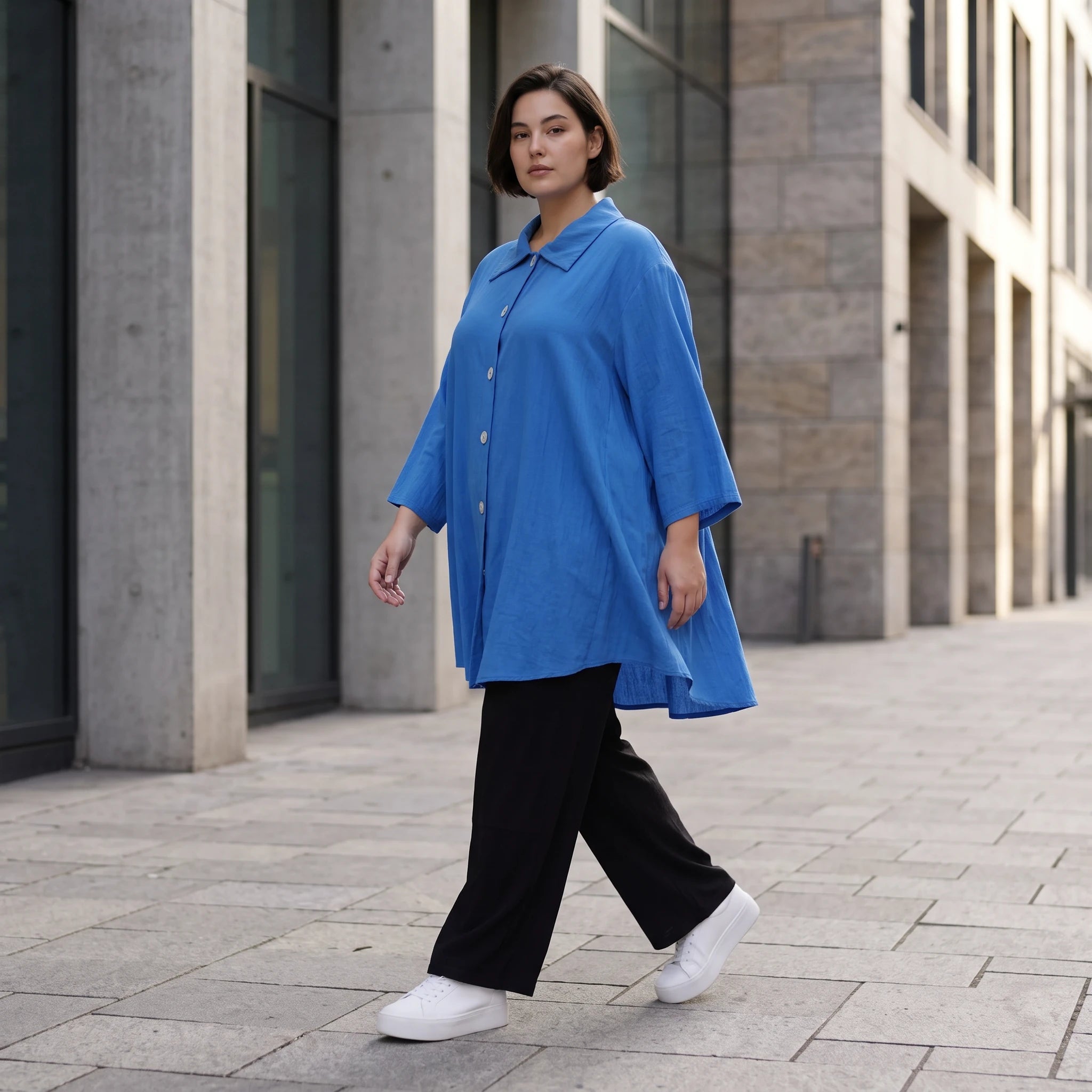 Damen Bluse Avantgarde Viskose Royalblau, 3/4-Arm, Knopfleiste, Oversize große Größen – AKH Fashion