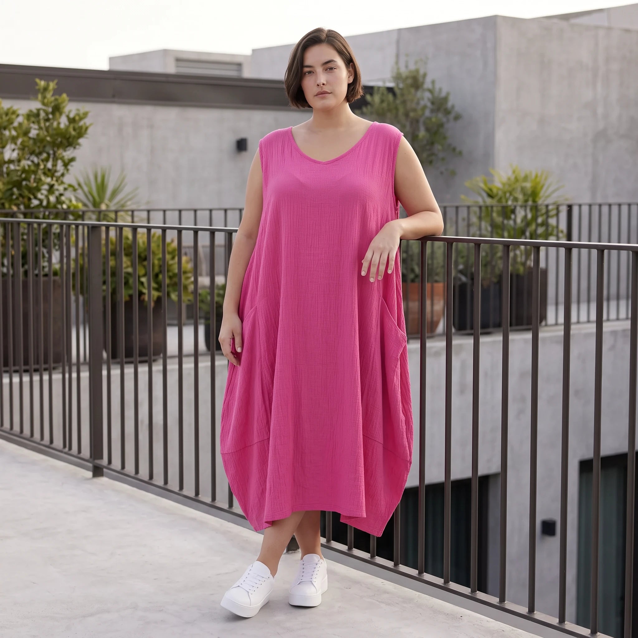 Damen Kleid Avantgarde Viskose Fuchsia, Ballonschnitt, ärmellos, Flügeltaschen, Oversize große Größen – AKH Fashion