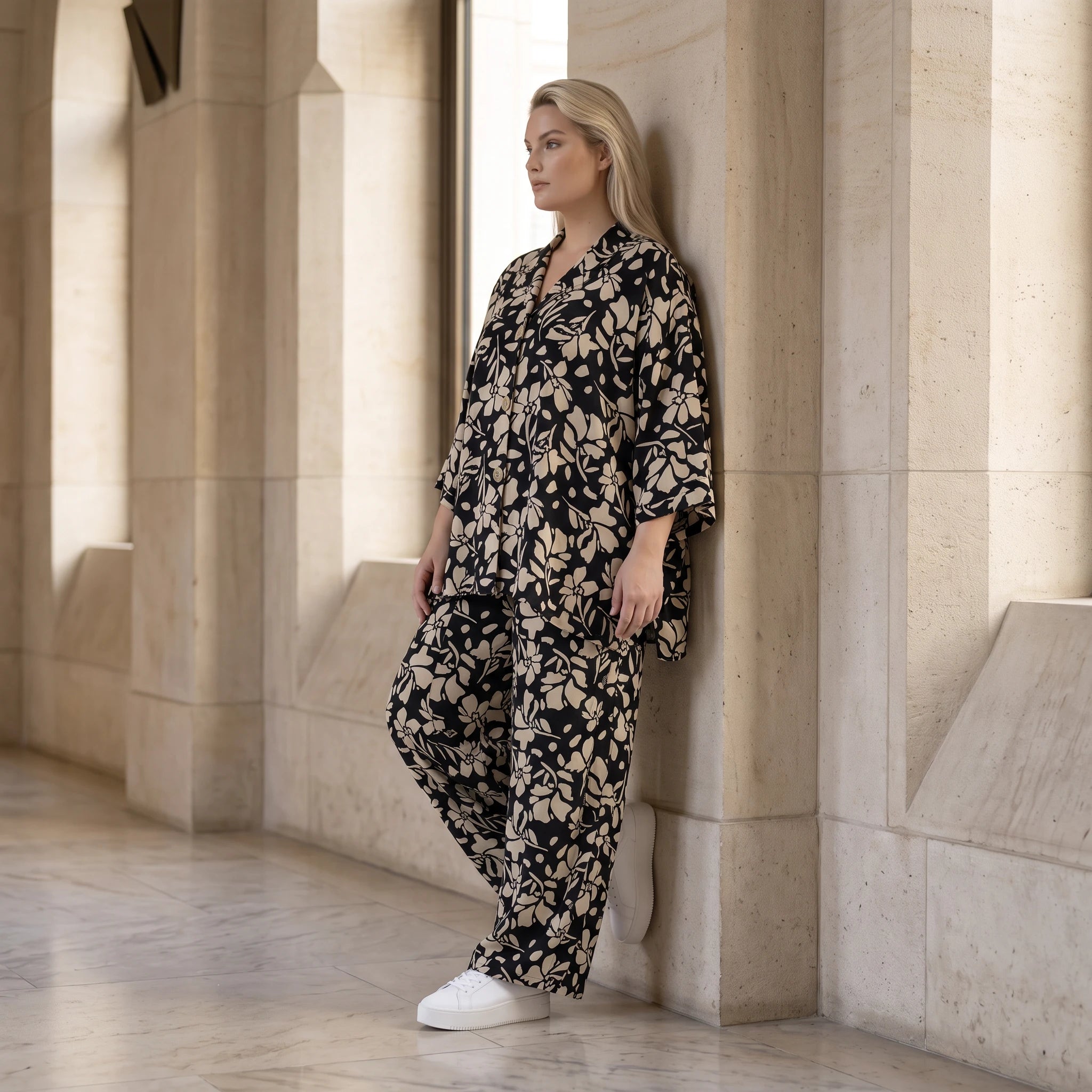 Damen Bluse Avantgarde Viskose Schwarz/Ecru, gerundet, Streifen, Knopfleiste, Oversize große Größen – AKH Fashion