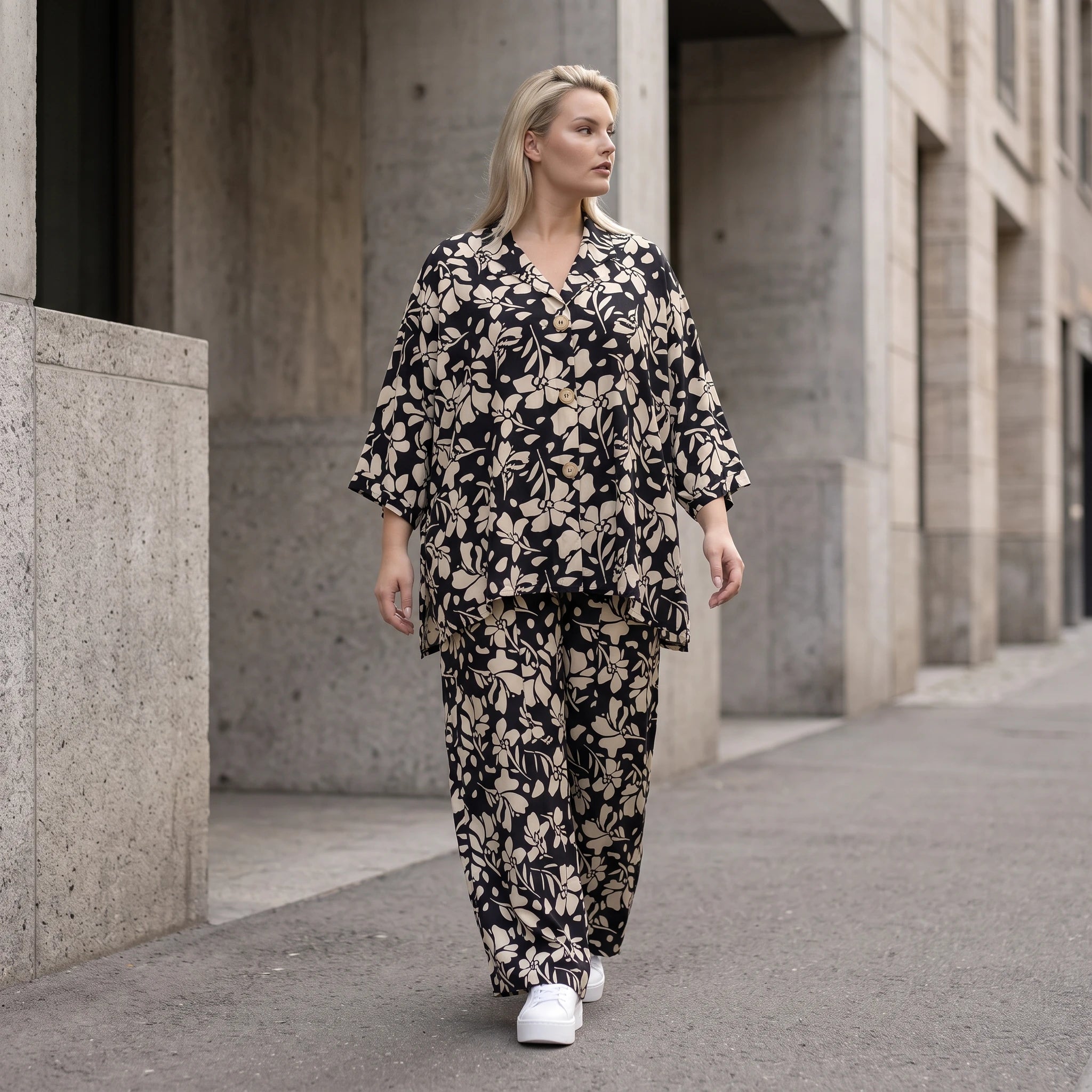 Damen Bluse Avantgarde Viskose Schwarz/Ecru, gerundet, Streifen, Knopfleiste, Oversize große Größen – AKH Fashion