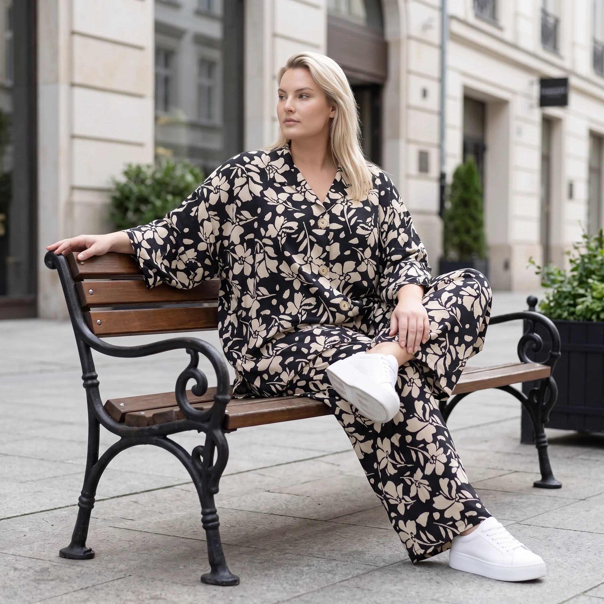 Damen Bluse Avantgarde Viskose Schwarz/Ecru, gerundet, Streifen, Knopfleiste, Oversize große Größen – AKH Fashion