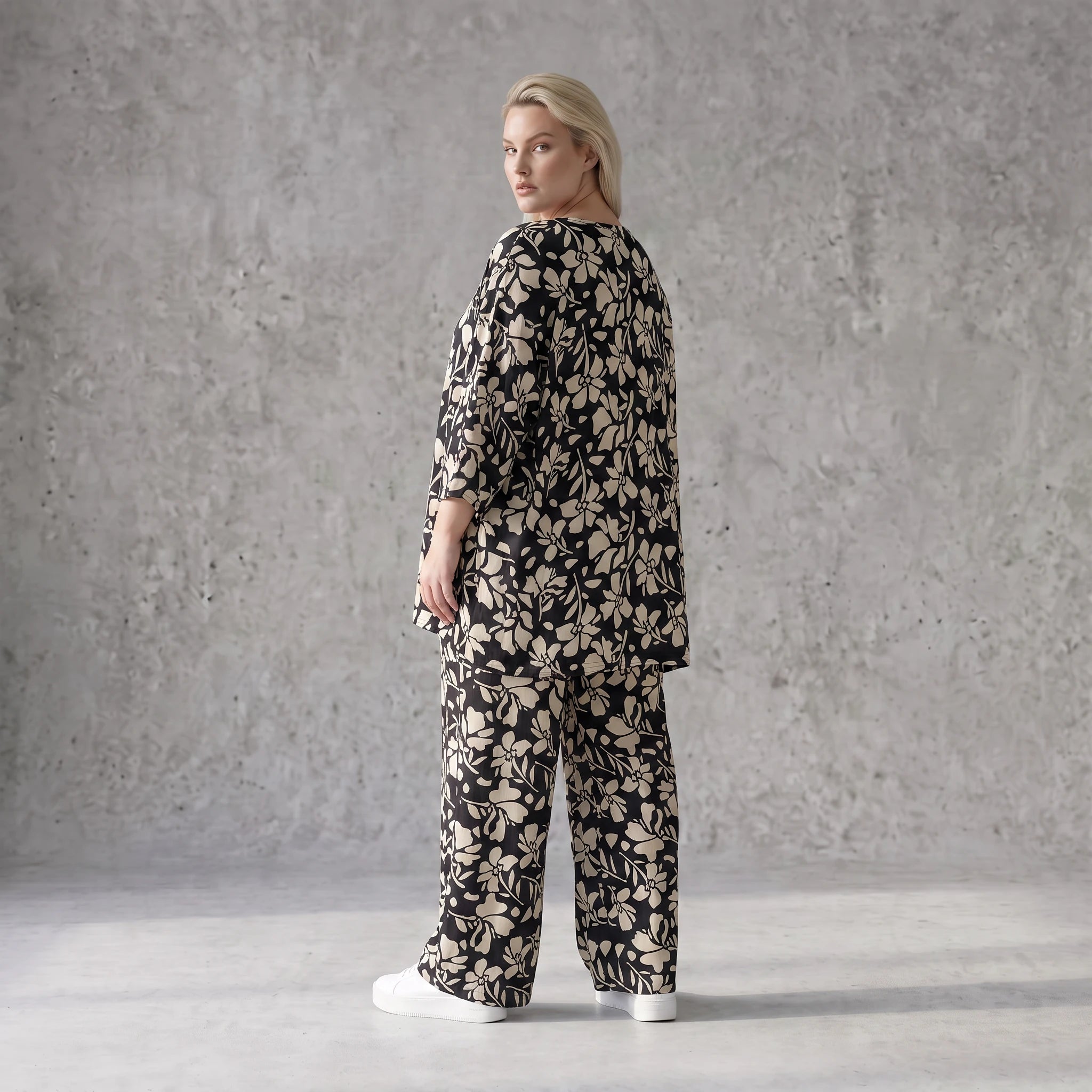 Damen Shirt Avantgarde Viskose Schwarz/Ecru, A-Linie, 3/4-Arm, Seitentaschen, Oversize große Größen – AKH Fashion