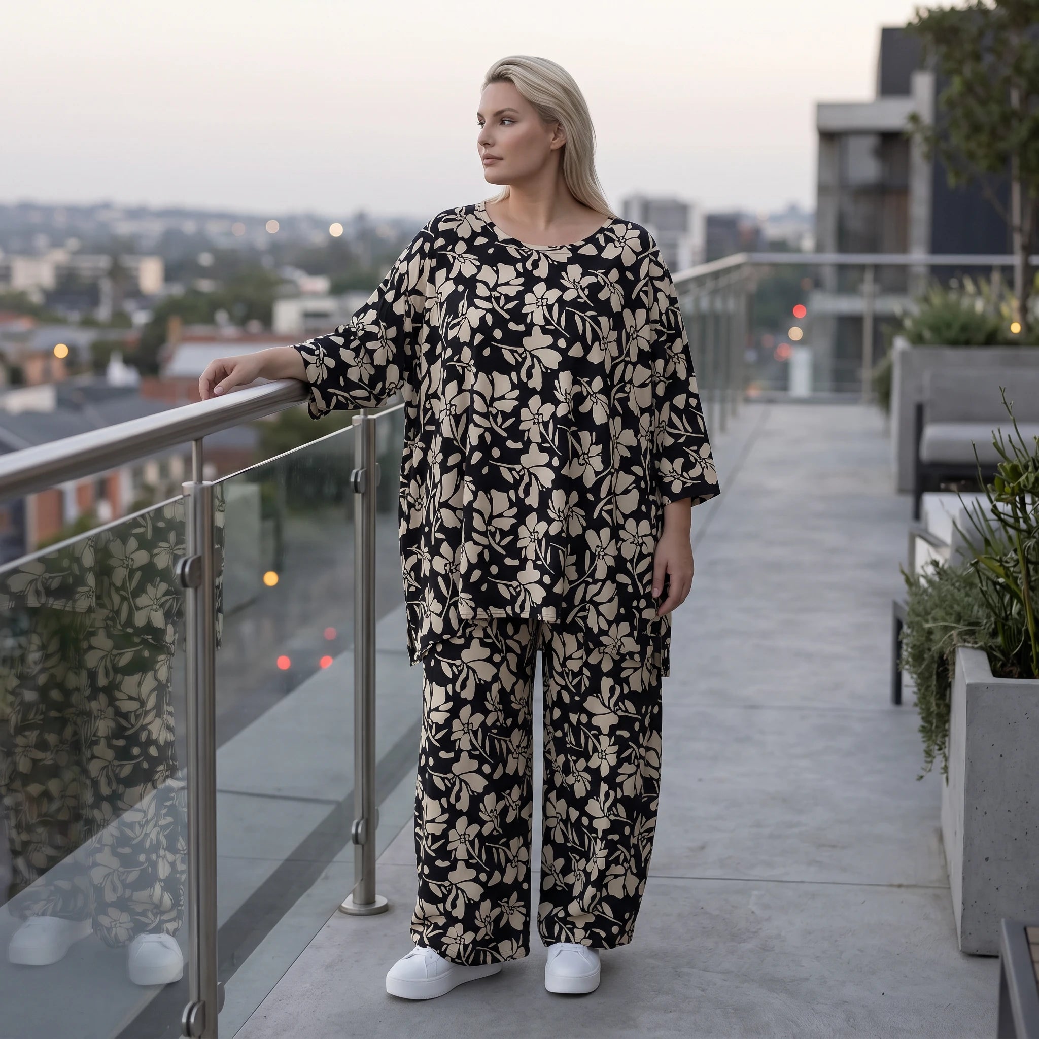 Damen Shirt Avantgarde Viskose Schwarz/Ecru, A-Linie, Oversize große Größen – AKH Fashion