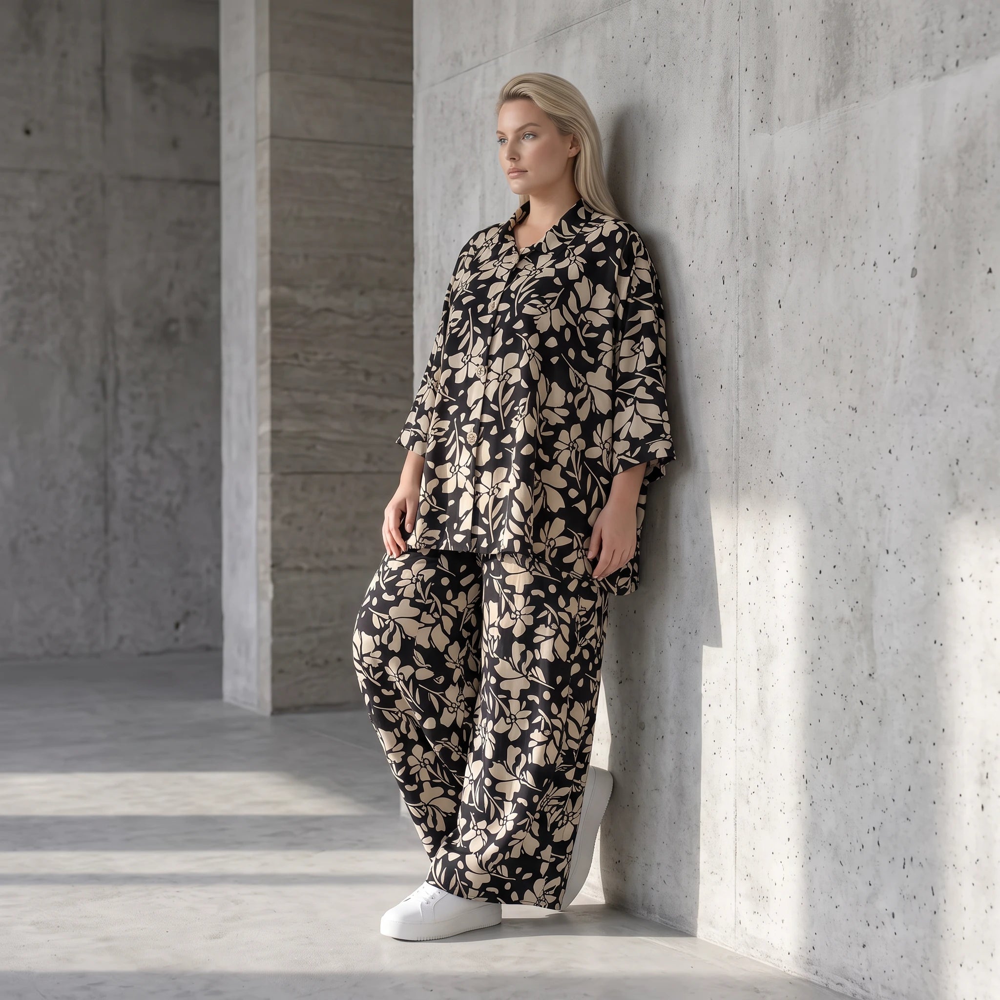 Damen Hose Avantgarde Viskose Schwarz/Ecru, Ballonschnitt, Elastikbund, Oversize große Größen – AKH Fashion