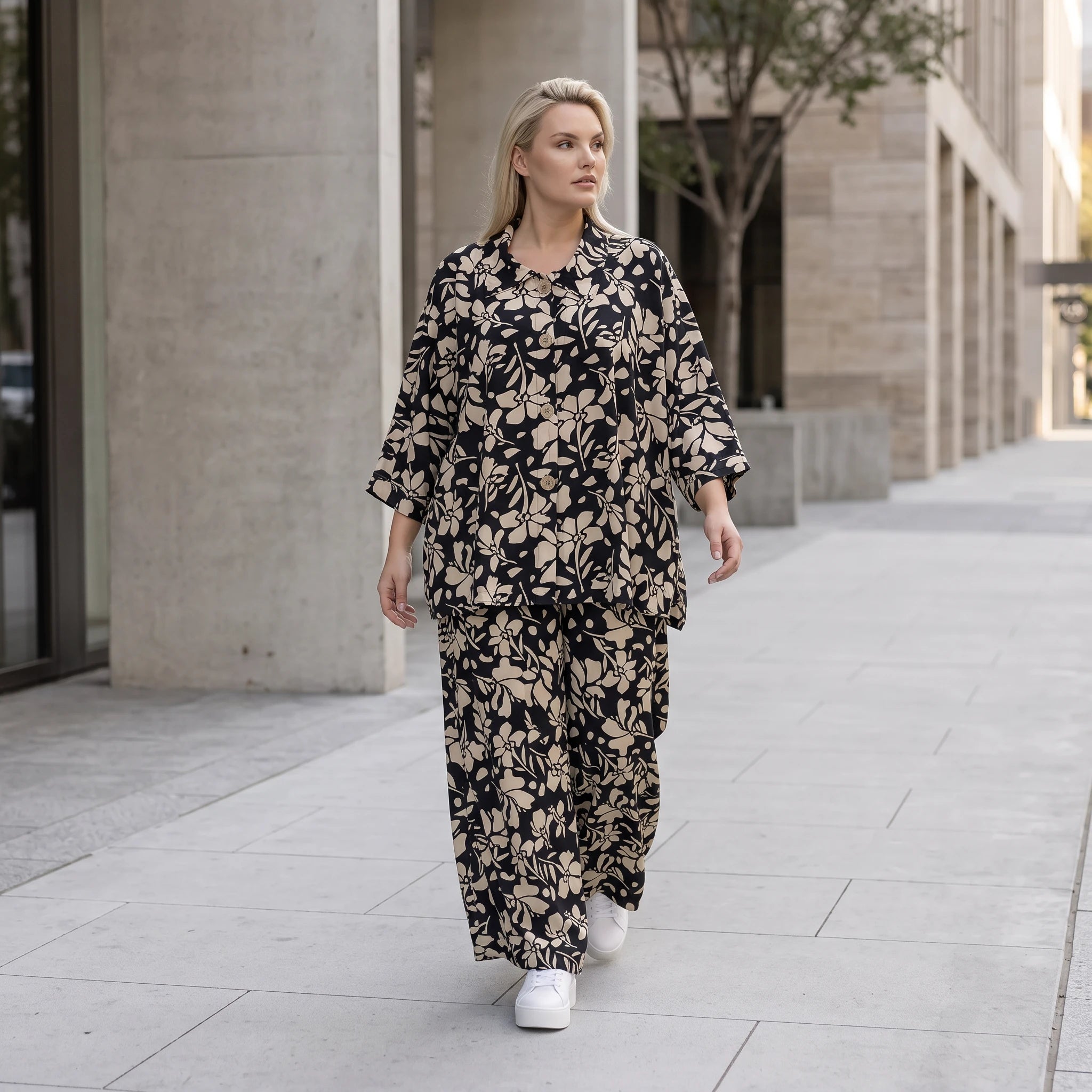 Damen Hose Avantgarde Viskose Schwarz/Ecru, Ballonschnitt, Elastikbund, Oversize große Größen – AKH Fashion