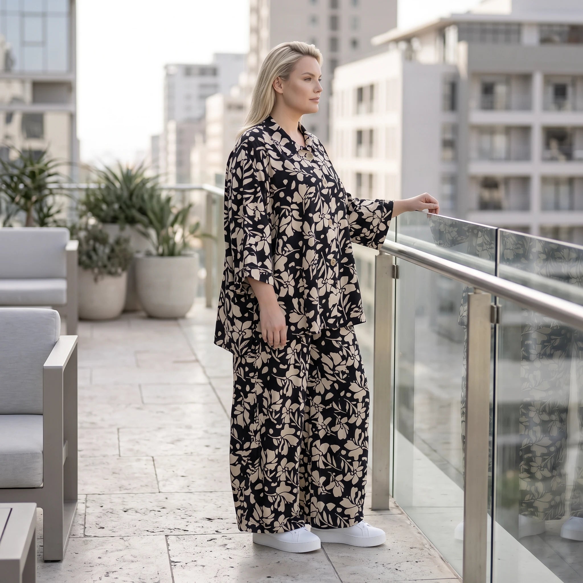 Damen Hose Avantgarde Viskose Schwarz/Ecru, Ballonschnitt, Elastikbund, Oversize große Größen – AKH Fashion