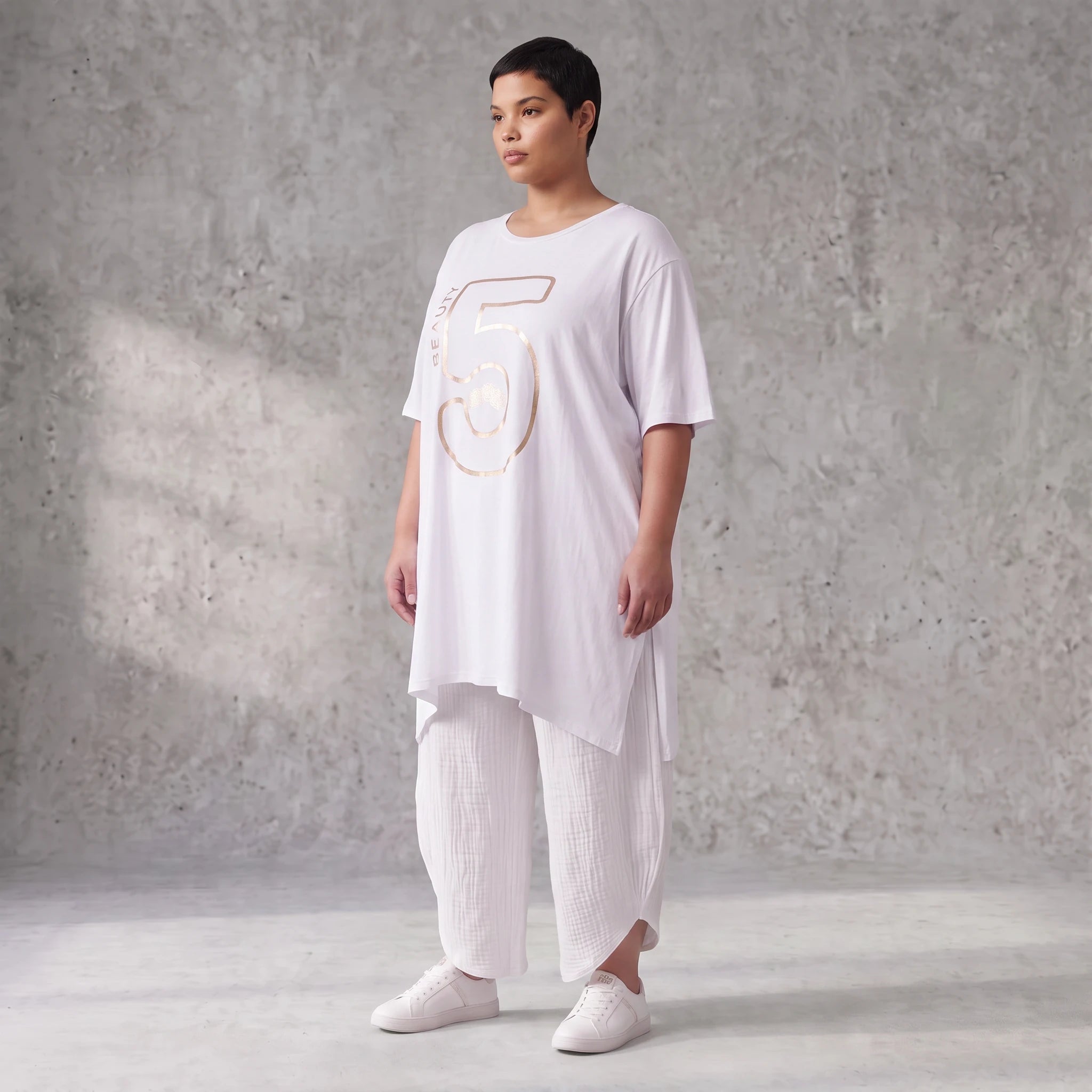 Damen Shirt Avantgarde Baumwolle Weiß, A-Linie, Schlitze, Oversize große Größen – Funky Diva