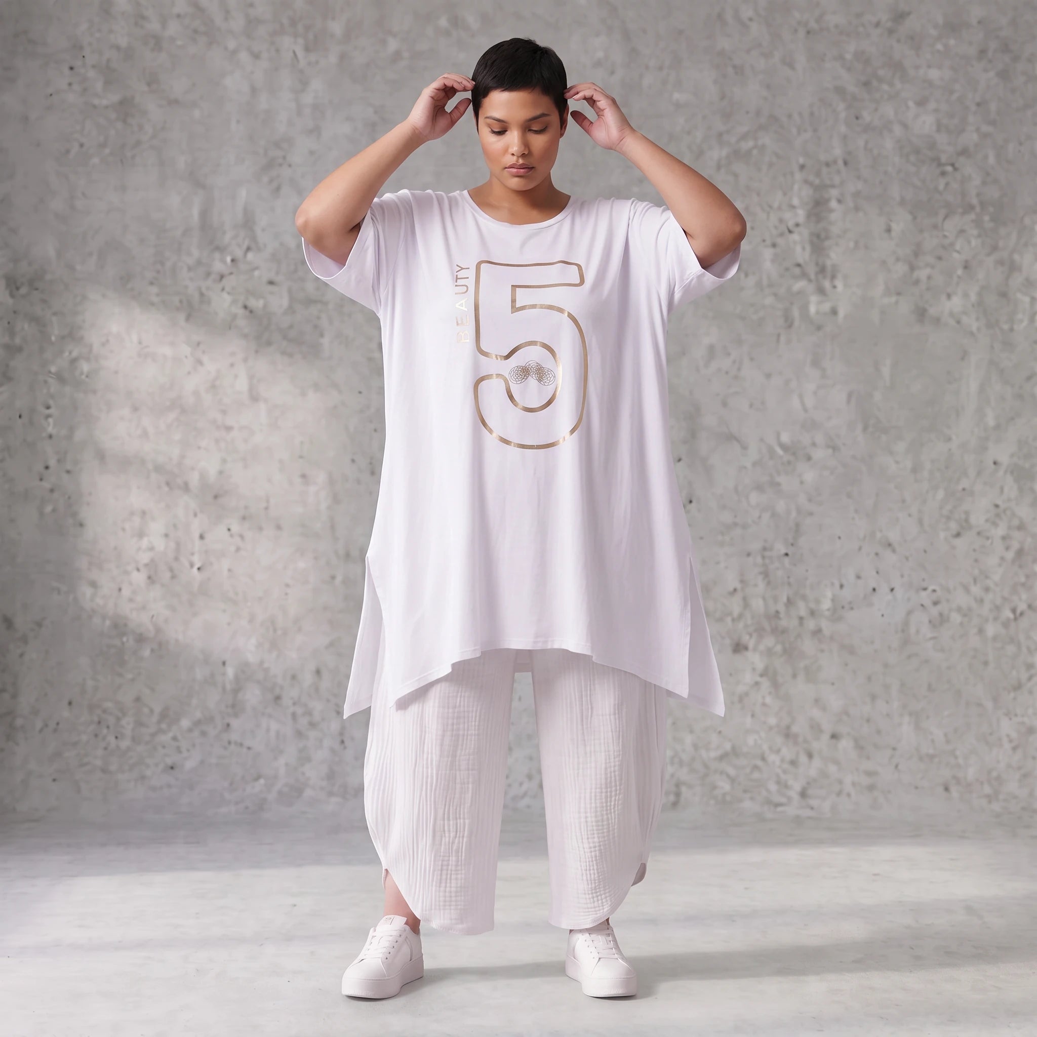 Damen Shirt Avantgarde Baumwolle Weiß, A-Linie, Schlitze, Oversize große Größen – Funky Diva