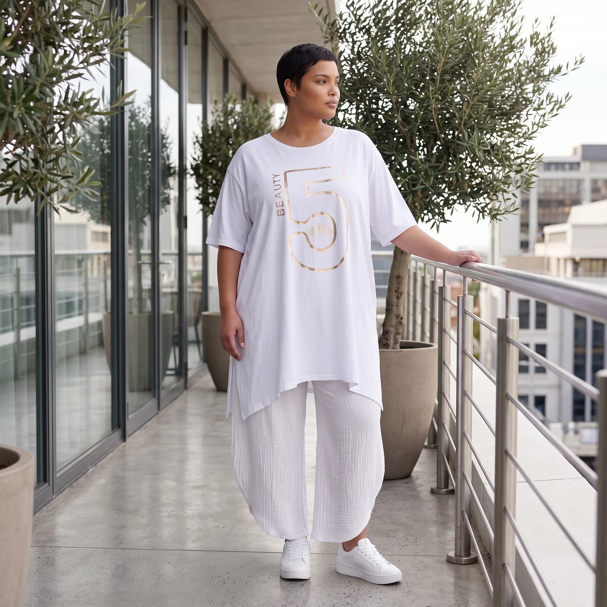 Damen Shirt Avantgarde Baumwolle Weiß, A-Linie, Schlitze, Oversize große Größen – Funky Diva