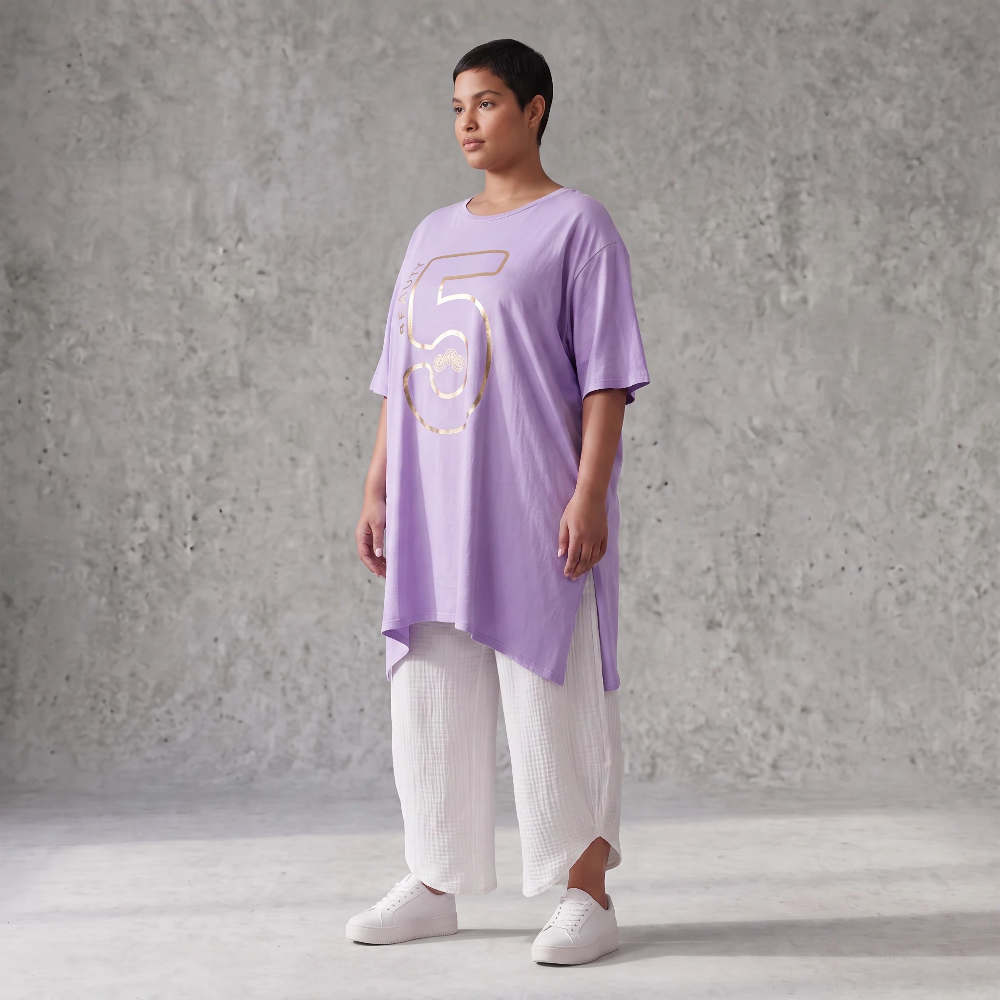 Damen Shirt Avantgarde Baumwolle Lila/Gold, A-Linie, Kurzarm, Schlitze, Oversize große Größen – Funky Diva
