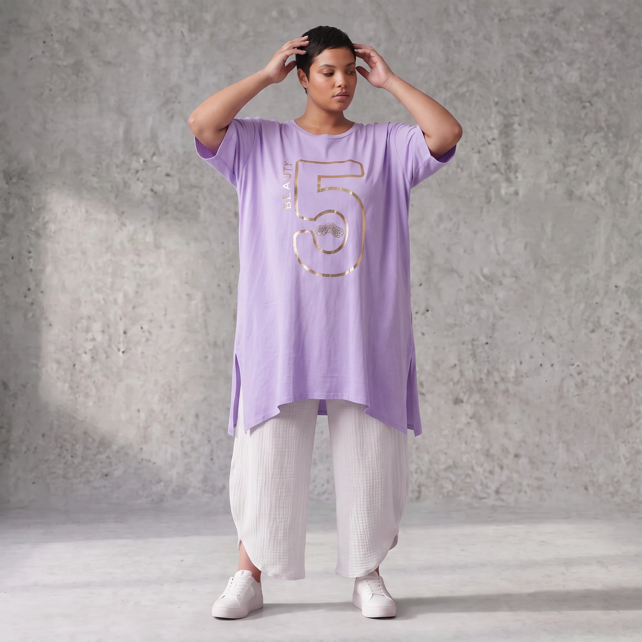 Damen Shirt Avantgarde Baumwolle Lila/Gold, A-Linie, Kurzarm, Schlitze, Oversize große Größen – Funky Diva