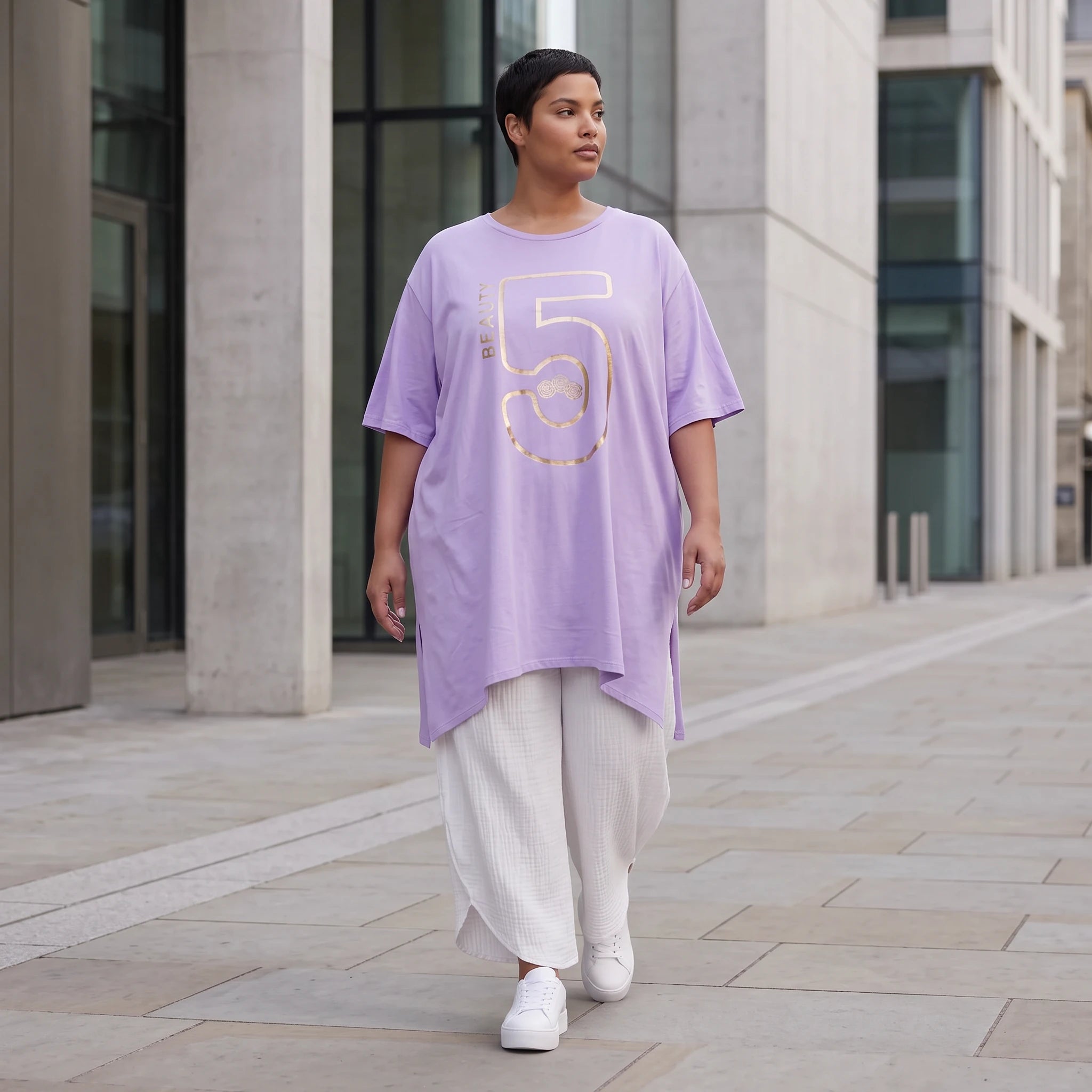Damen Shirt Avantgarde Baumwolle Lila/Gold, A-Linie, Kurzarm, Schlitze, Oversize große Größen – Funky Diva