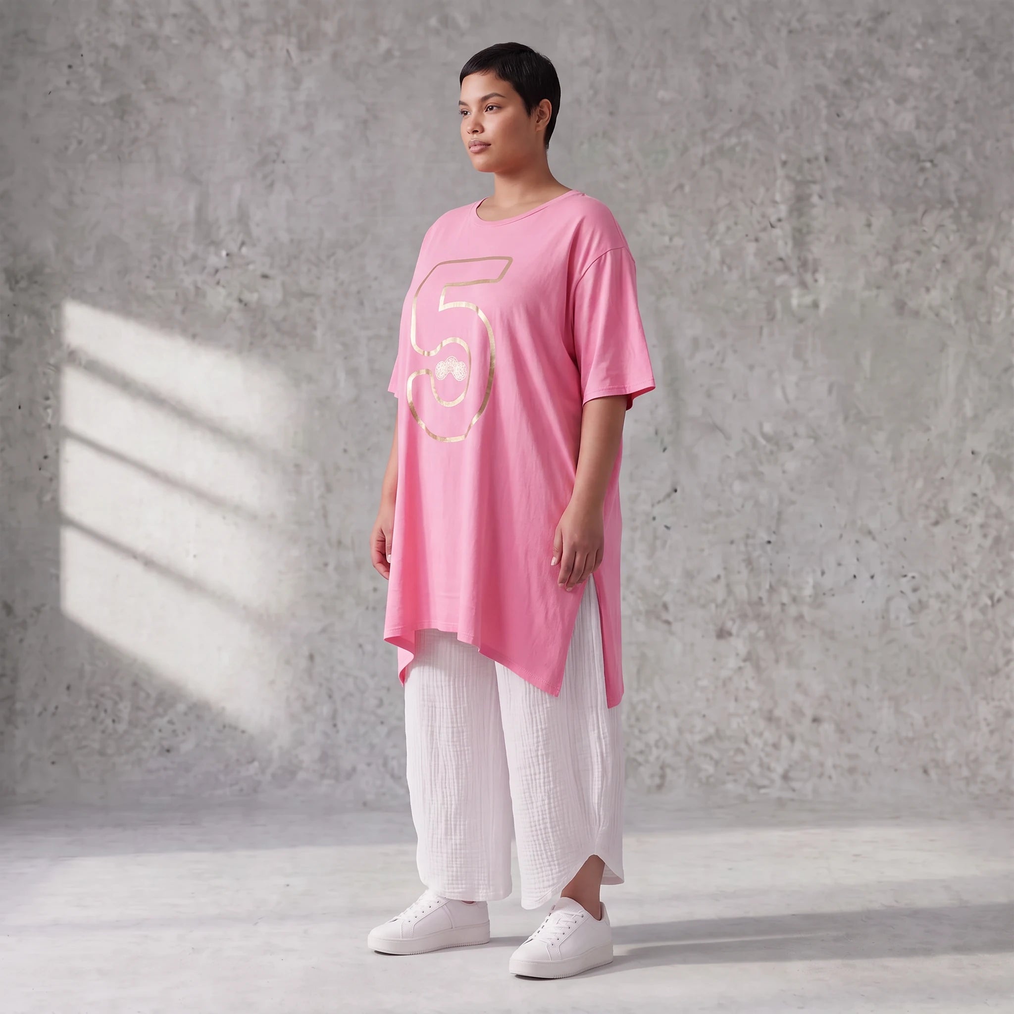 Damen Shirt Avantgarde Baumwolle Rosa/Gold, A-Linie, Kurzarm, Schlitze, Oversize große Größen – Funky Diva