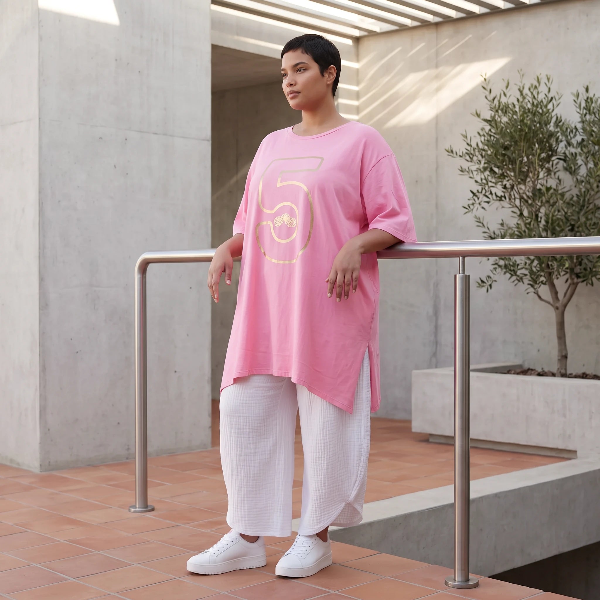 Damen Shirt Avantgarde Baumwolle Rosa/Gold, A-Linie, Kurzarm, Schlitze, Oversize große Größen – Funky Diva