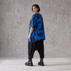 Damen Shirt Avantgarde Baumwolle Blau/Schwarz, A-Form, Kurzarm, Seitenschlitze, Oversize große Größen – Funky Diva