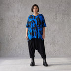 Damen Shirt Avantgarde Baumwolle Blau/Schwarz, A-Form, Kurzarm, Seitenschlitze, Oversize große Größen – Funky Diva