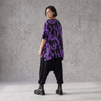 Damen Shirt Avantgarde Baumwolle Violett/Schwarz, A-Form, Kurzarm, Seitenschlitze, Oversize große Größen – Funky Diva