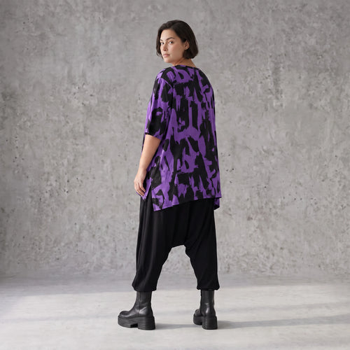 Damen Shirt Avantgarde Baumwolle Violett/Schwarz, A-Form, Kurzarm, Seitenschlitze, Oversize große Größen – Funky Diva