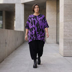 Damen Shirt Avantgarde Baumwolle Violett/Schwarz, A-Form, Kurzarm, Seitenschlitze, Oversize große Größen – Funky Diva