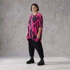 Damen Shirt Avantgarde Baumwolle Pink/Schwarz, A-Form, Kurzarm, Seitenschlitze, Oversize große Größen – Funky Diva