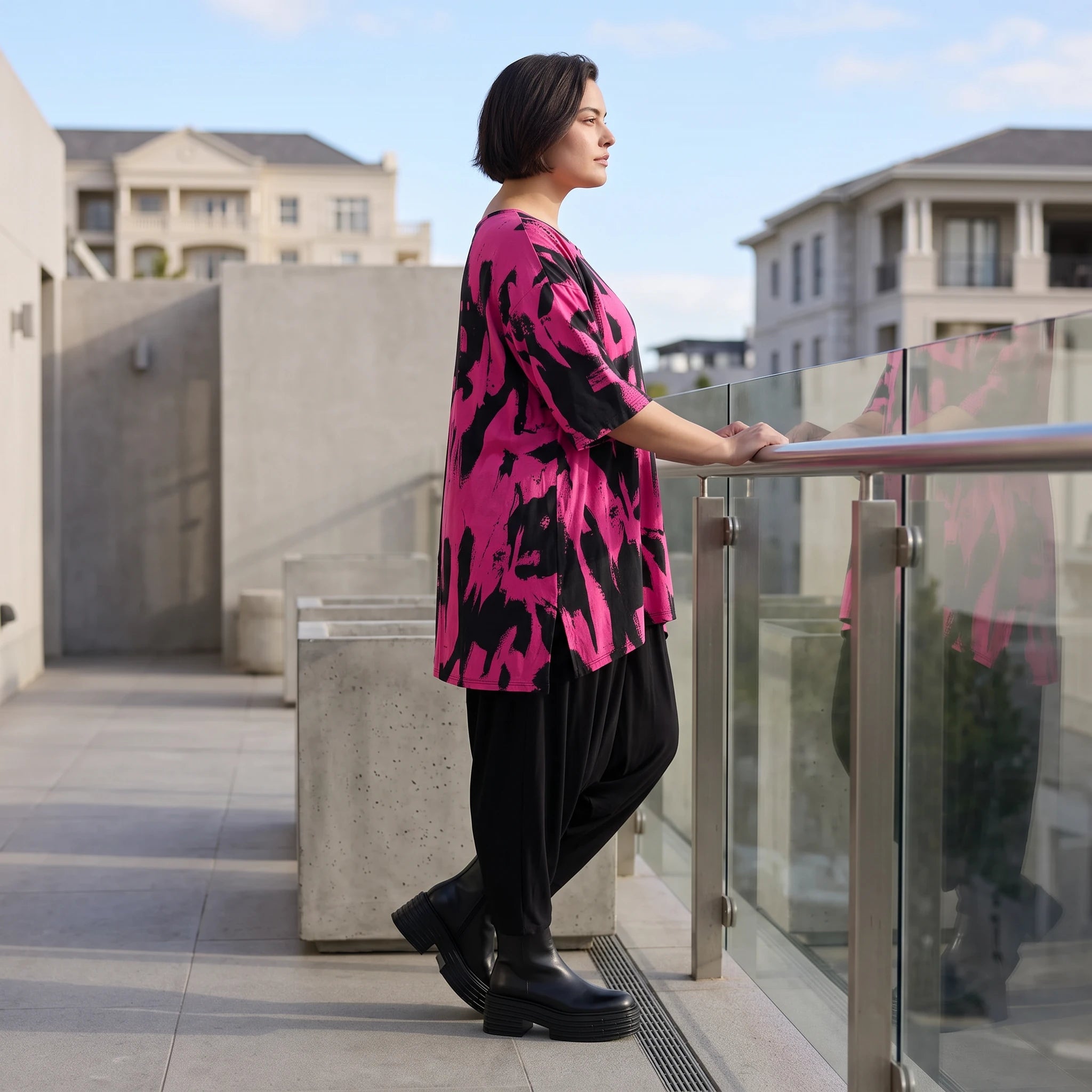 Damen Shirt Avantgarde Baumwolle Pink/Schwarz, A-Form, Kurzarm, Seitenschlitze, Oversize große Größen – Funky Diva