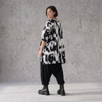 Damen Shirt Avantgarde Baumwolle Schwarz/Weiß, A-Form, Kurzarm, Seitenschlitze, Oversize große Größen – Funky Diva