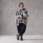 Damen Shirt Avantgarde Baumwolle Schwarz/Weiß, A-Form, Kurzarm, Seitenschlitze, Oversize große Größen – Funky Diva