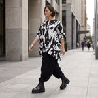 Damen Shirt Avantgarde Baumwolle Schwarz/Weiß, A-Form, Kurzarm, Seitenschlitze, Oversize große Größen – Funky Diva