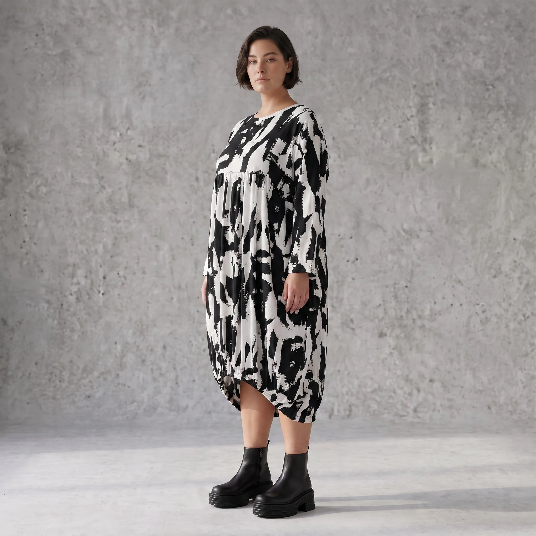 Damen Kleid Avantgarde Baumwolle Schwarz/Weiß, Ballonschnitt, Elastikbund, Oversize große Größen – Funky Diva
