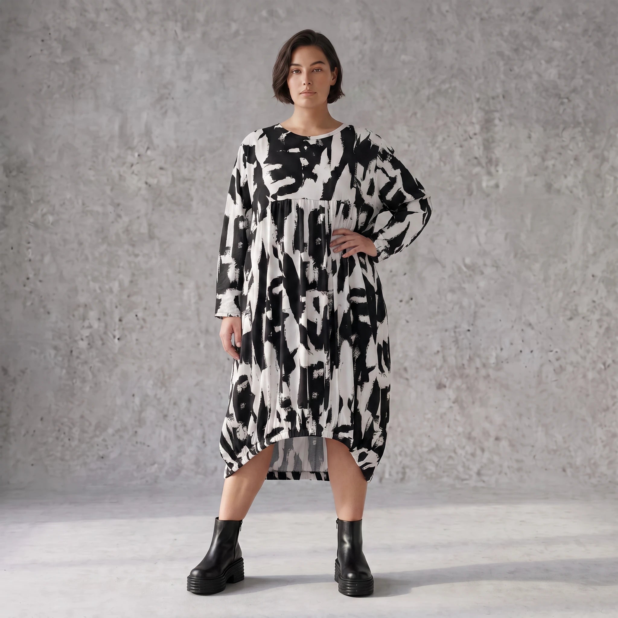 Damen Kleid Avantgarde Baumwolle Schwarz/Weiß, Ballonschnitt, Elastikbund, Oversize große Größen – Funky Diva