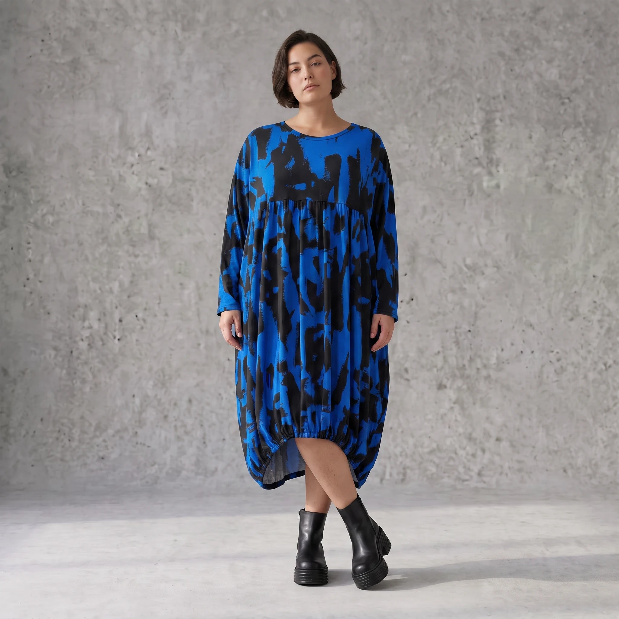 Damen Kleid Avantgarde Baumwolle Blau/Schwarz, Ballonschnitt, Flügeltaschen, Oversize große Größen – Funky Diva